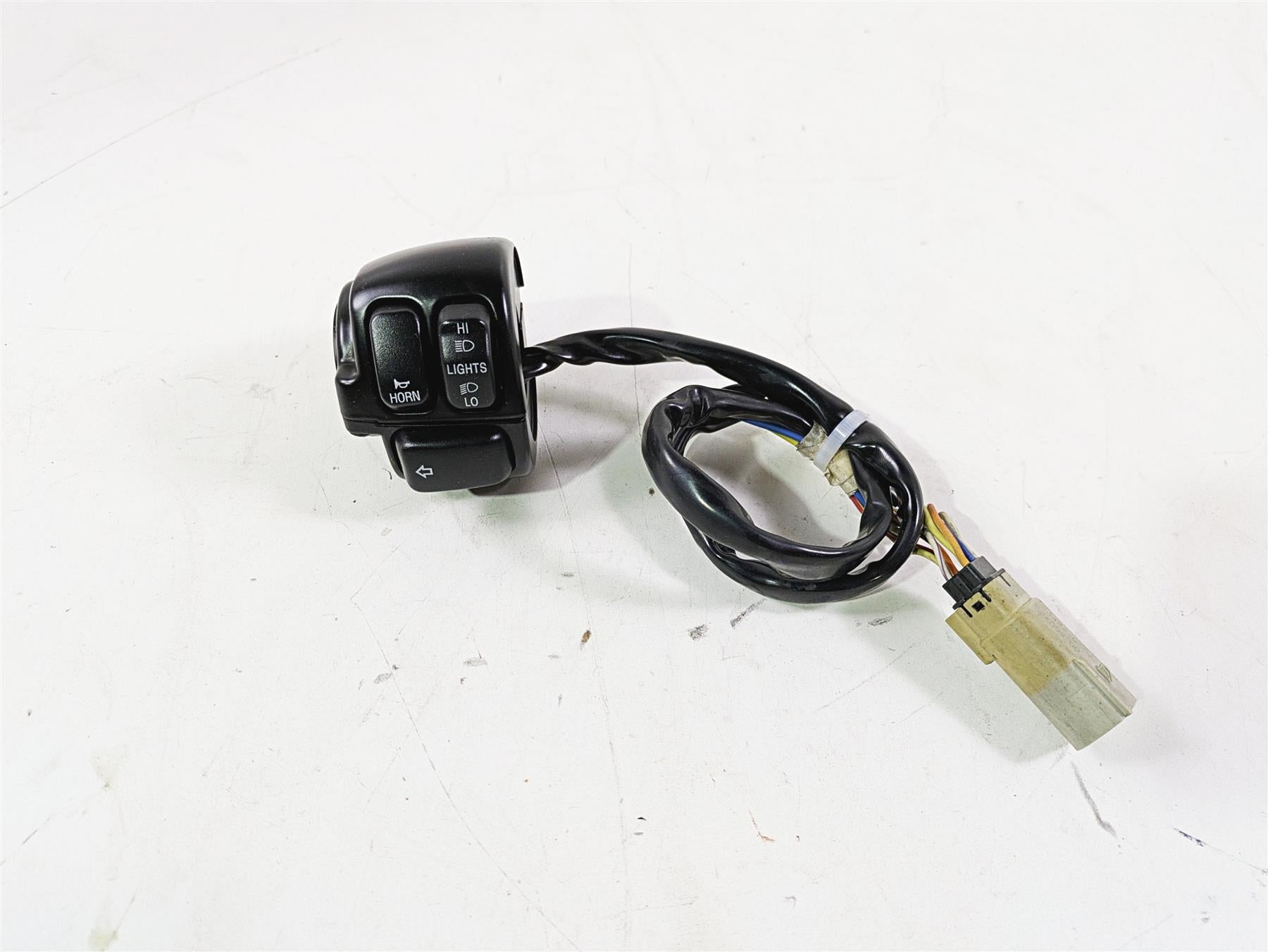 2010 Harley VRSCF Muscle Rod Left Hand Control Switch READ 71682-06A 71685-06A {{ shop.shopifyCountryName }} - Mototech271