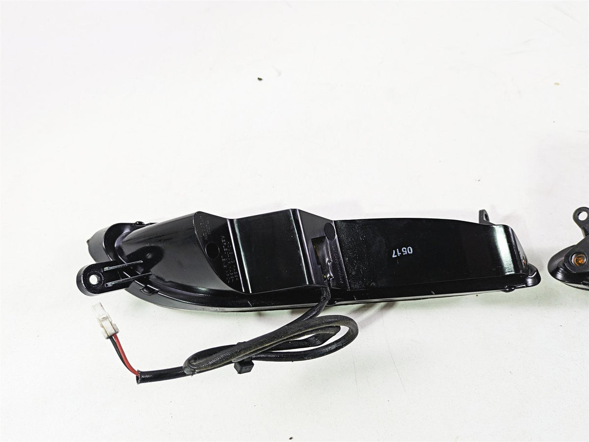 2017 Indian Chieftain Limited Front Blinker Turn Signal Set 2412456 2412455 {{ shop.shopifyCountryName }} - Mototech271