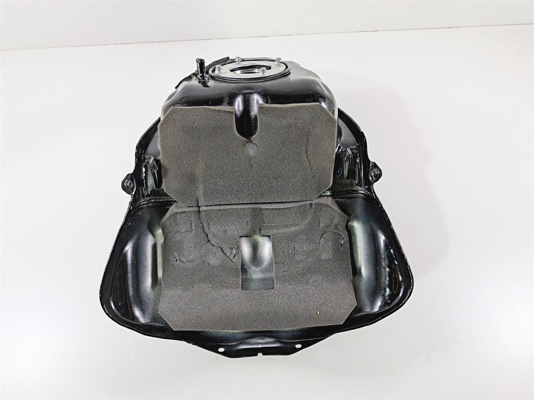 2024 Yamaha YZF R1 RN65 Fuel Gas Petrol Tank + Side Covers 2CR-YK241-10 {{ shop.shopifyCountryName }} - Mototech271