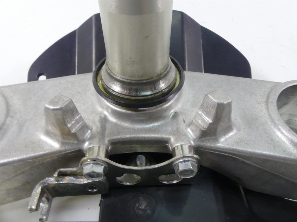 2019 Kawasaki ZX1400 ZX-14R Ninja Lower Triple Tree Steering Clamp 44037-0039 {{ shop.shopifyCountryName }} - Mototech271