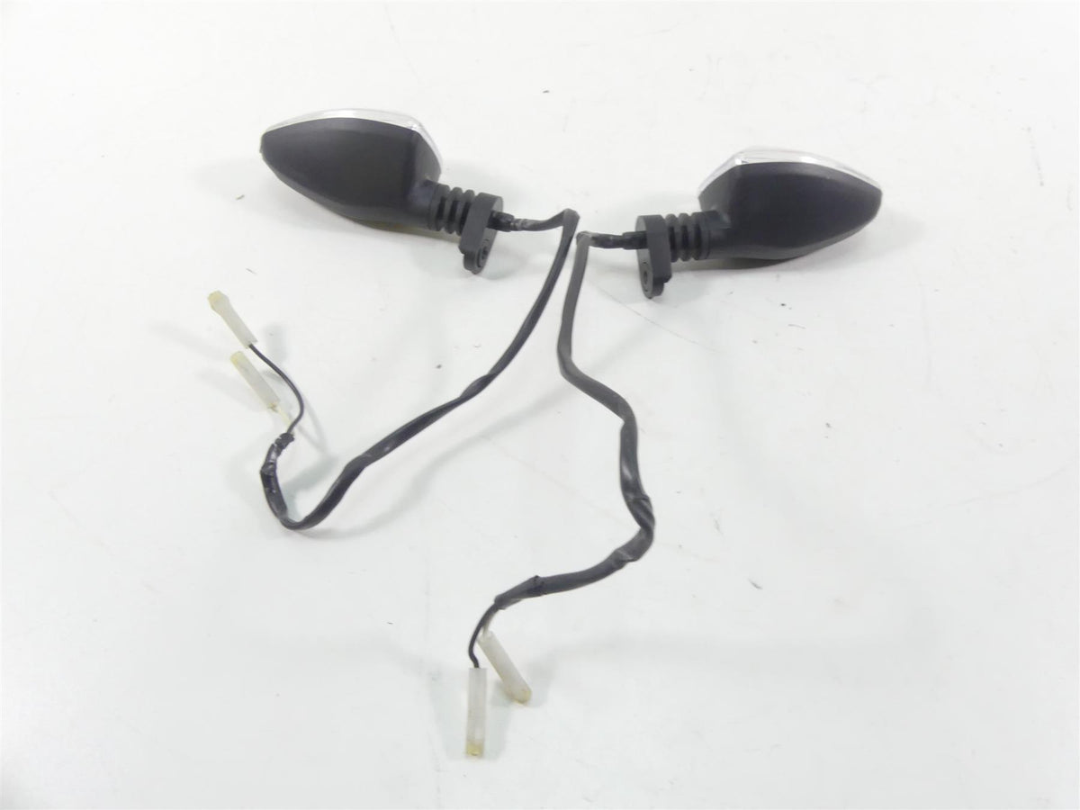 2020 Triumph Speed Triple RS 1050 Front Turn Signal Blinkers T2700891 T2700892 {{ shop.shopifyCountryName }} - Mototech271