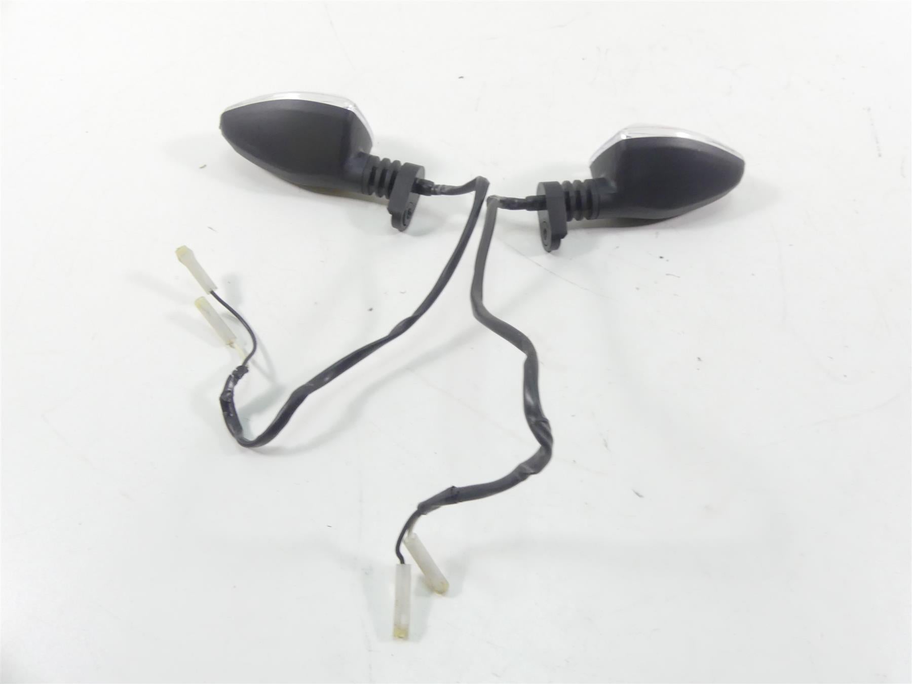 2020 Triumph Speed Triple RS 1050 Front Turn Signal Blinkers T2700891 T2700892 {{ shop.shopifyCountryName }} - Mototech271