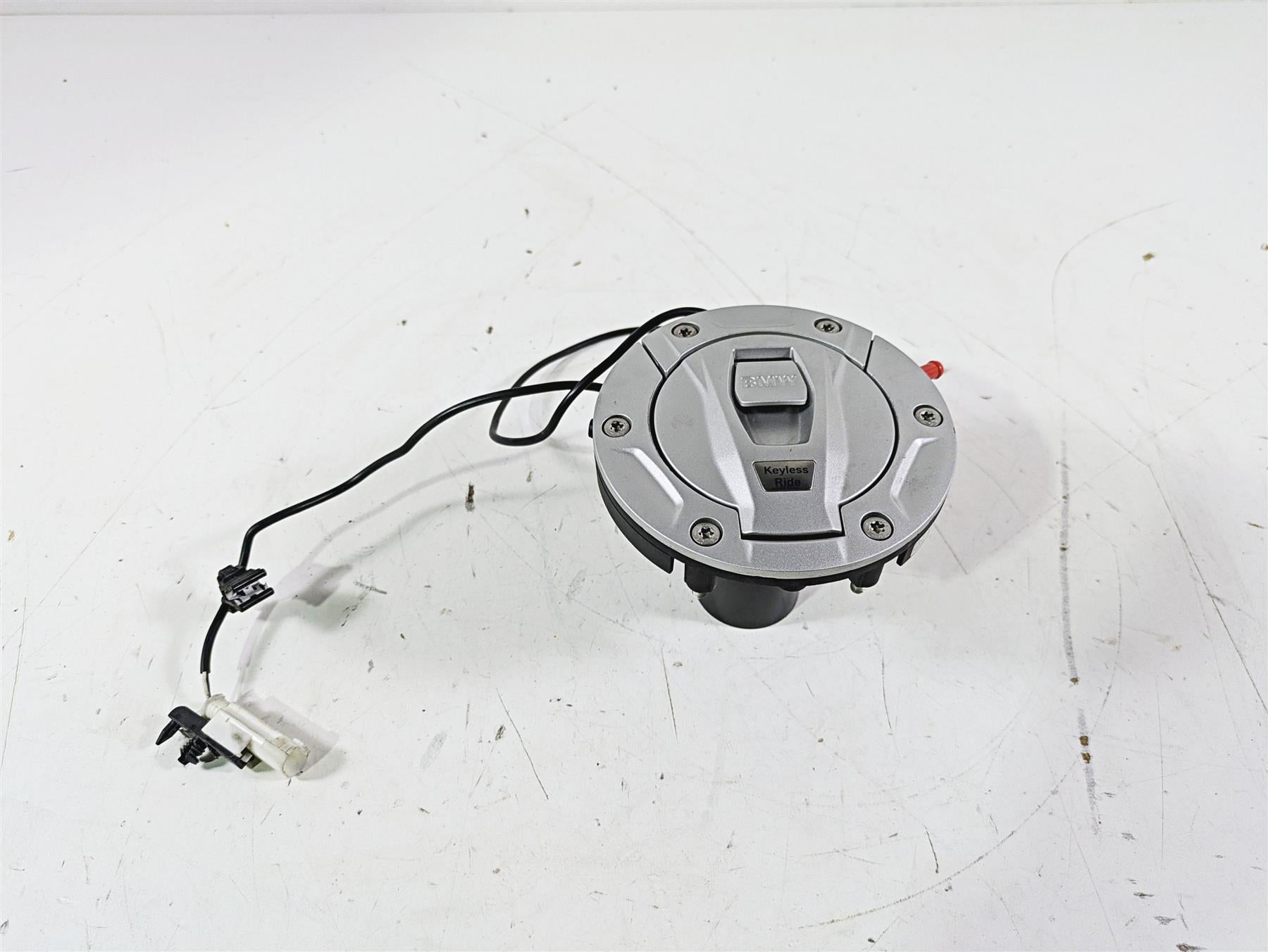 2016  BMW R1200GS GSW K50 Keyless Fuel Petrol Gas Cap Lid 16118531632 | Mototech271