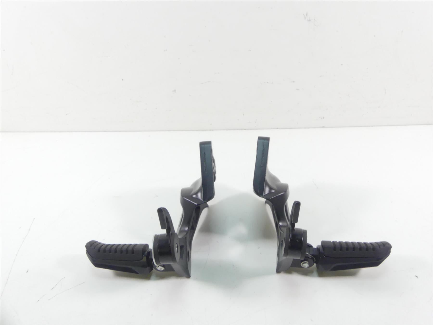 2020 Suzuki GSX1300 R Hayabusa Rear Passenger Footpeg Set 43600-15H20 {{ shop.shopifyCountryName }} - Mototech271