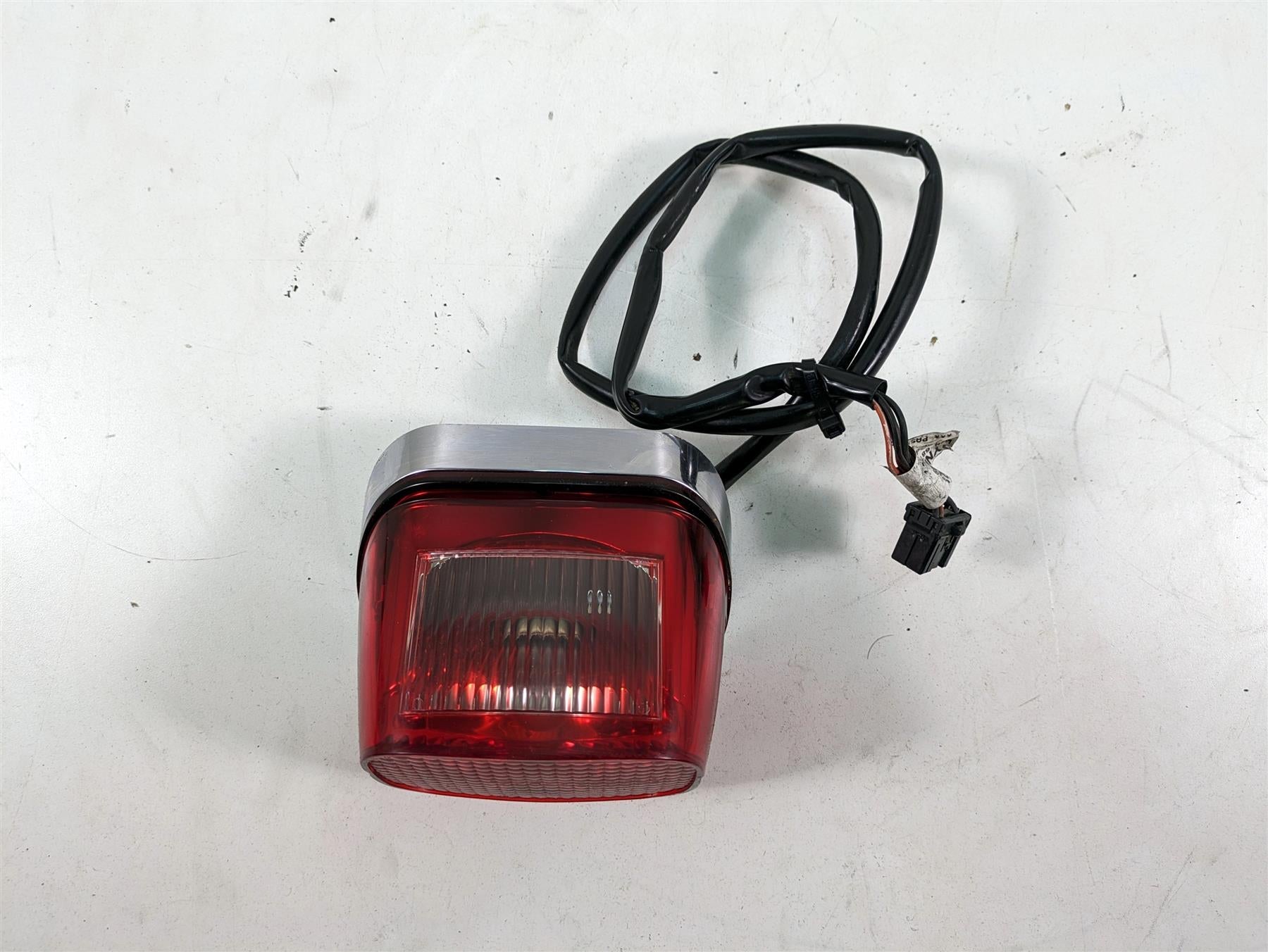 2000 Harley Dyna FXDL Low Rider Taillight Tail Light & Wiring 68066-99 {{ shop.shopifyCountryName }} - Mototech271