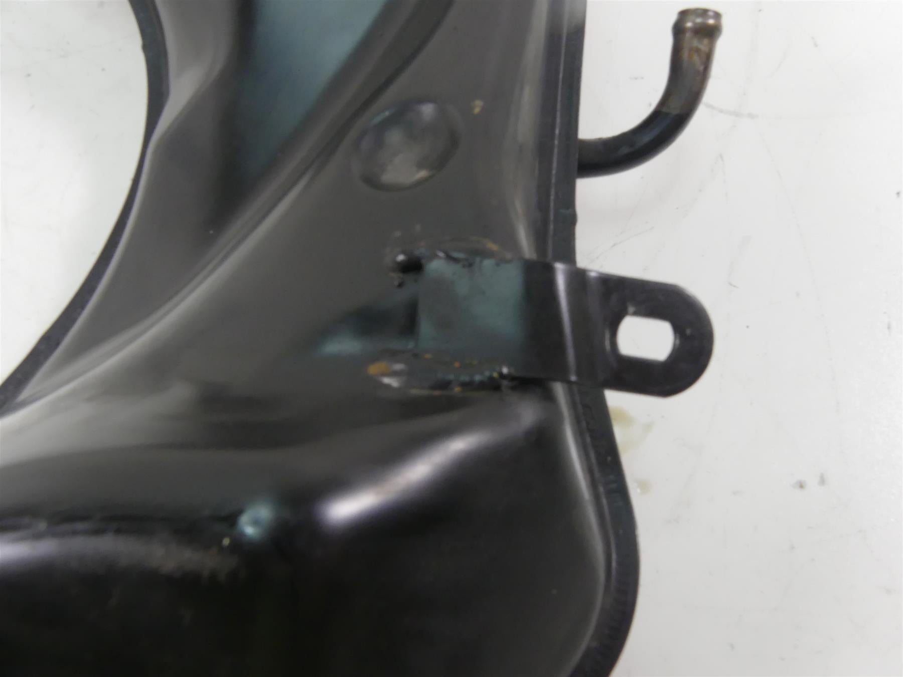 2004 Aprilia RSV1000 R Mille Metal Oil Tank Reservoir AP8158120 {{ shop.shopifyCountryName }} - Mototech271