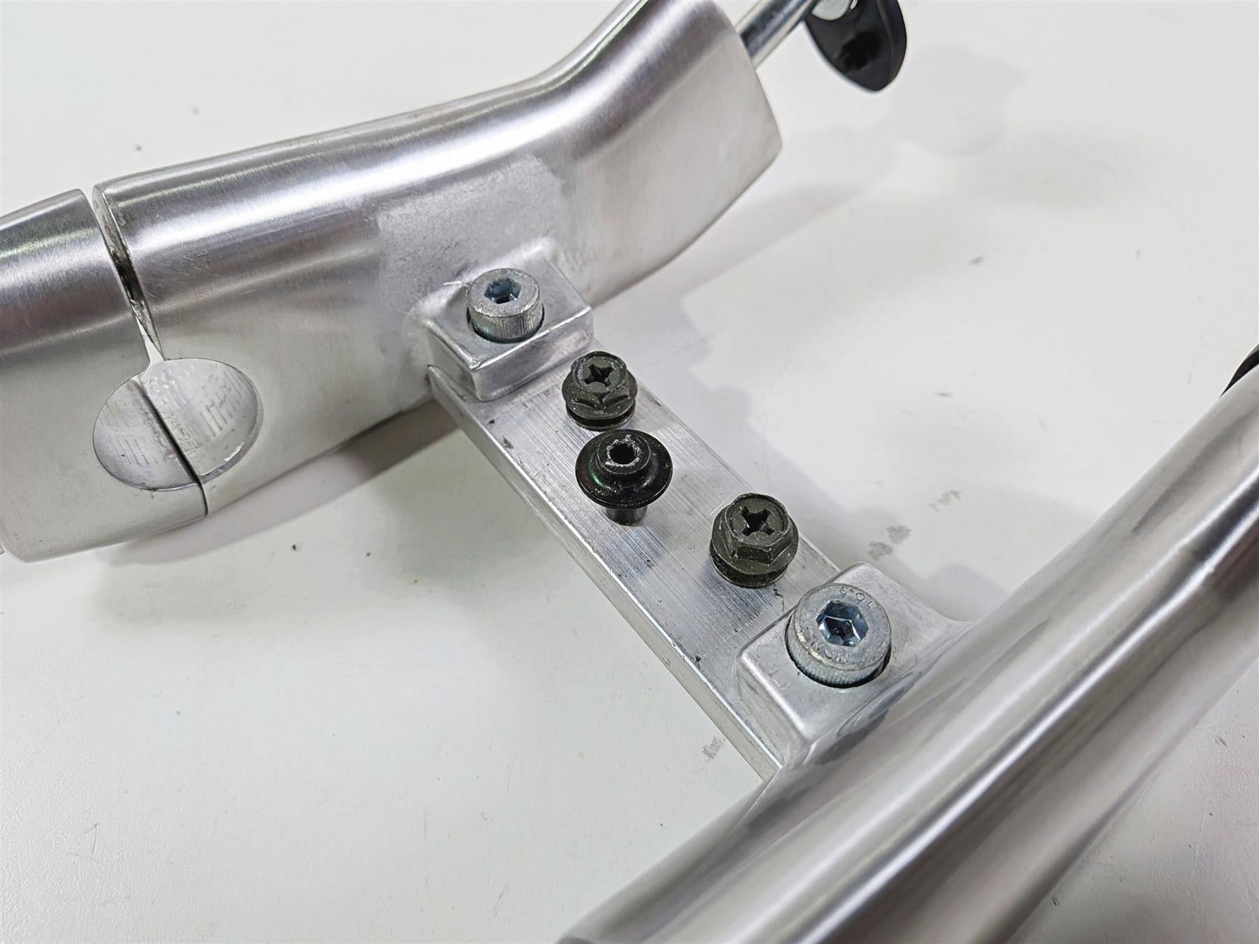 2005 Suzuki VZ800 M50 Boulevard Handlebar Holder Risers 56224-39G00 56225-39G00 {{ shop.shopifyCountryName }} - Mototech271