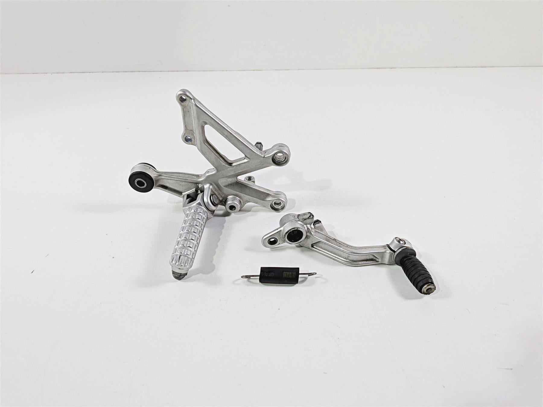 2016 Aprilia RSV 1100 Tuono V4 Factory Front Right Foot Peg & Brake Pedal 897828 {{ shop.shopifyCountryName }} - Mototech271