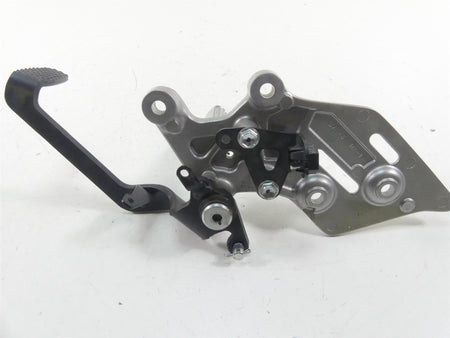 2022 Yamaha MT09 FZ09 Right Front Footpeg + Brake Pedal Set B7N-27443-00-00 {{ shop.shopifyCountryName }} - Mototech271