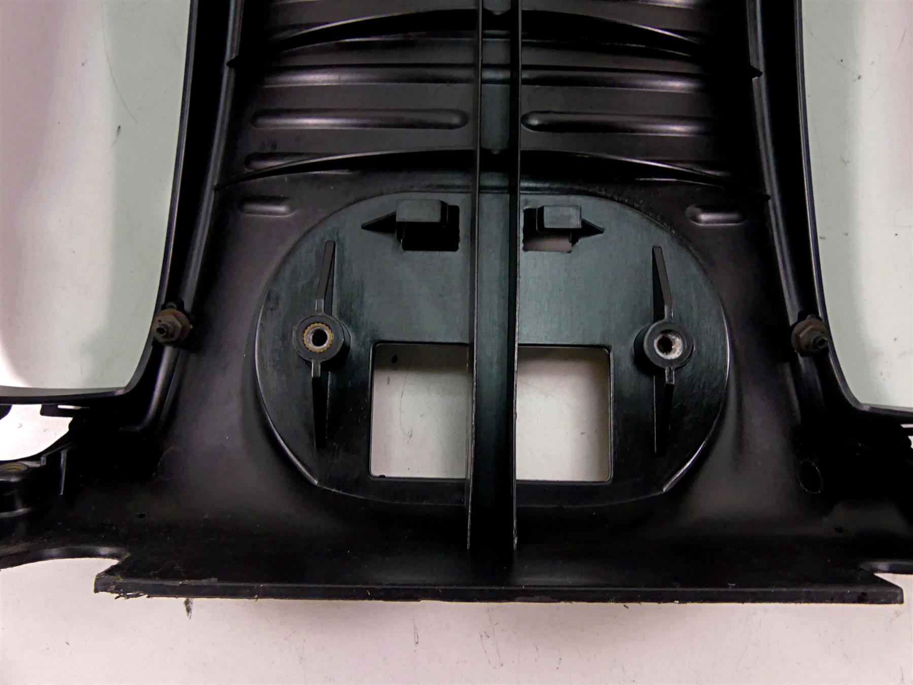 2015 Harley VRSCF Muscle V-Rod Radiator Center Cover Fairing 26826-09 {{ shop.shopifyCountryName }} - Mototech271