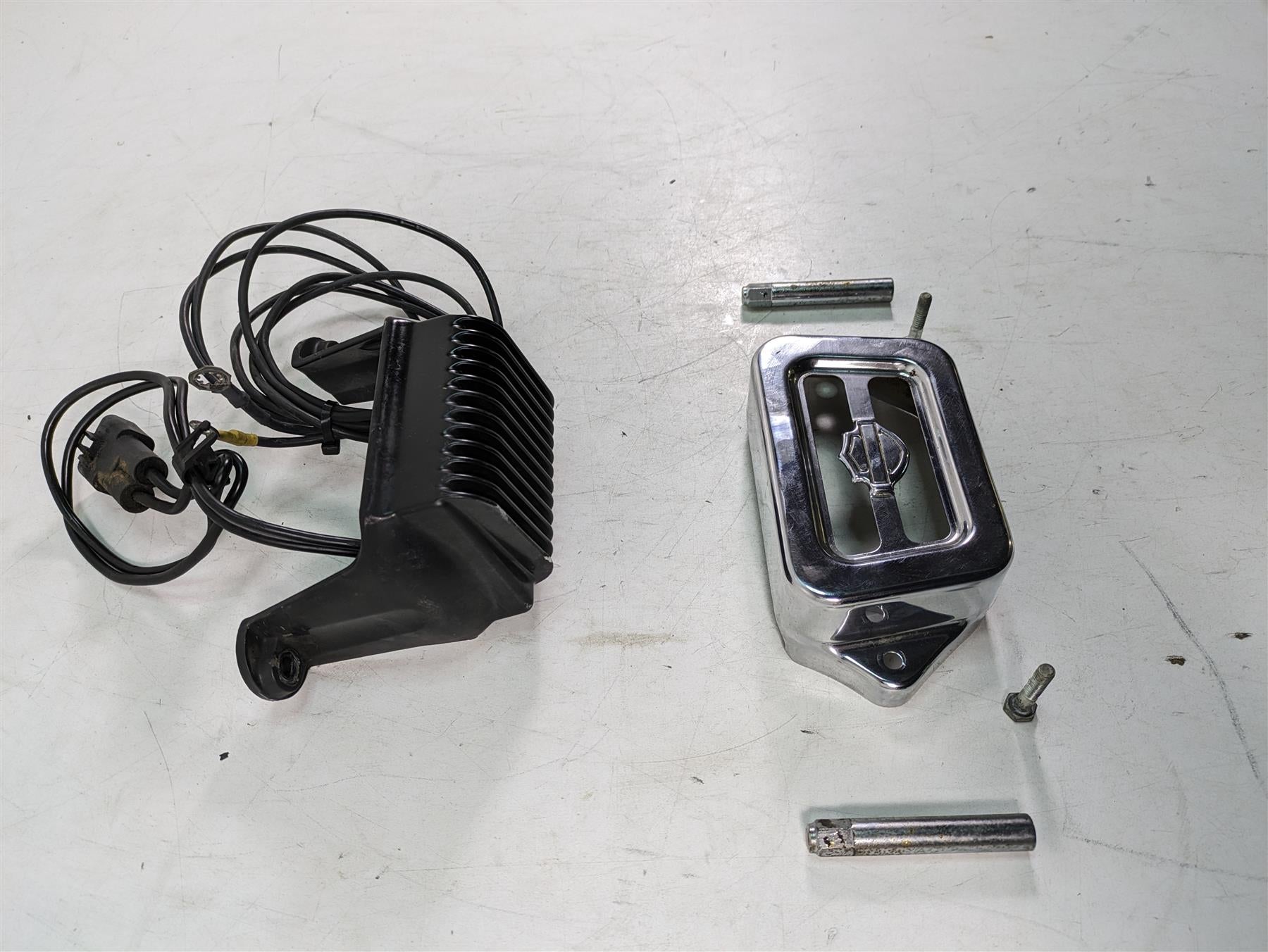 1999 Harley Touring FLHTC Electra Glide Rectifier Voltage Regulator 74505-97 {{ shop.shopifyCountryName }} - Mototech271