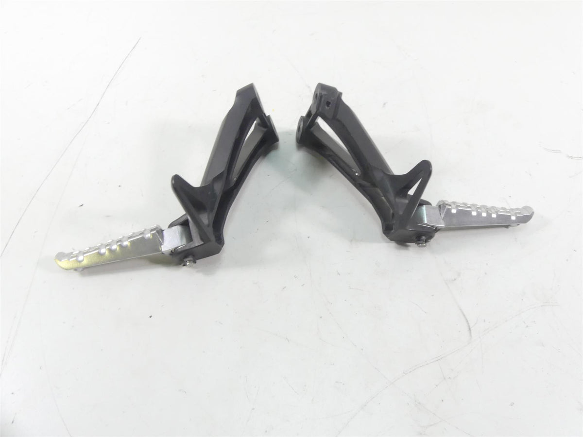 2015 Yamaha MT09 FZ09 Rear Passenger Foot Peg Footpeg Set 1RC-2742L-01-00 {{ shop.shopifyCountryName }} - Mototech271