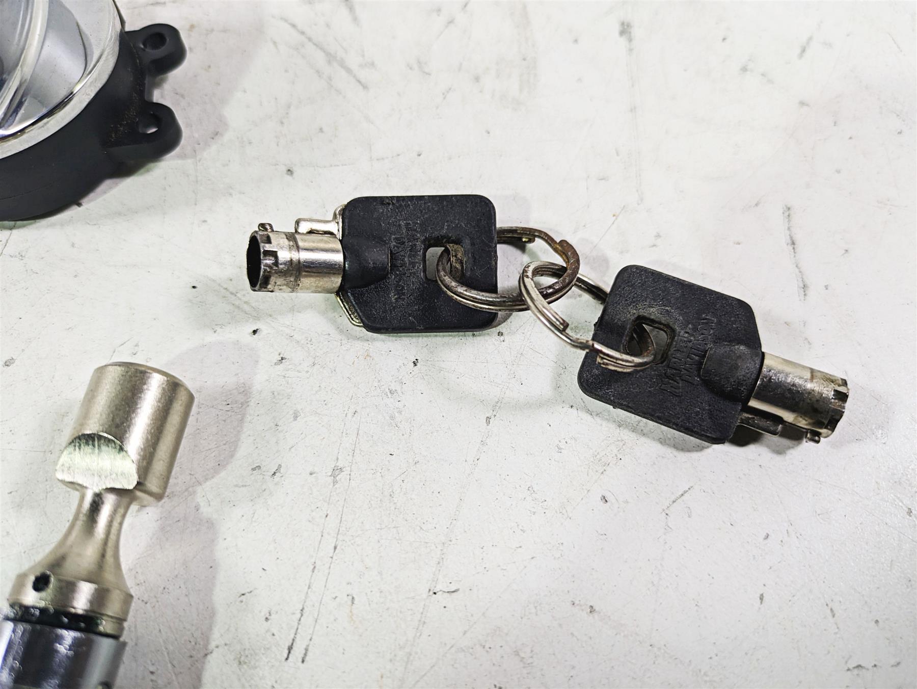2005 Harley Softail FLSTFSE CVO Fat Boy Ignition Switch Key Lock Set 71450-04 {{ shop.shopifyCountryName }} - Mototech271