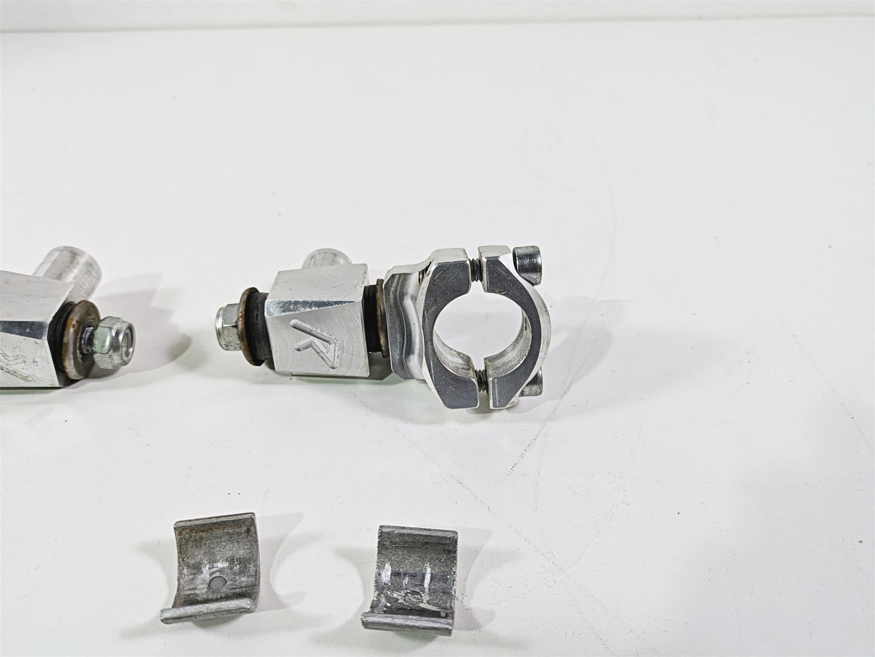2015 Triumph Tiger Explorer XC Rox Anti-Vibration Handlebar Riser Set {{ shop.shopifyCountryName }} - Mototech271