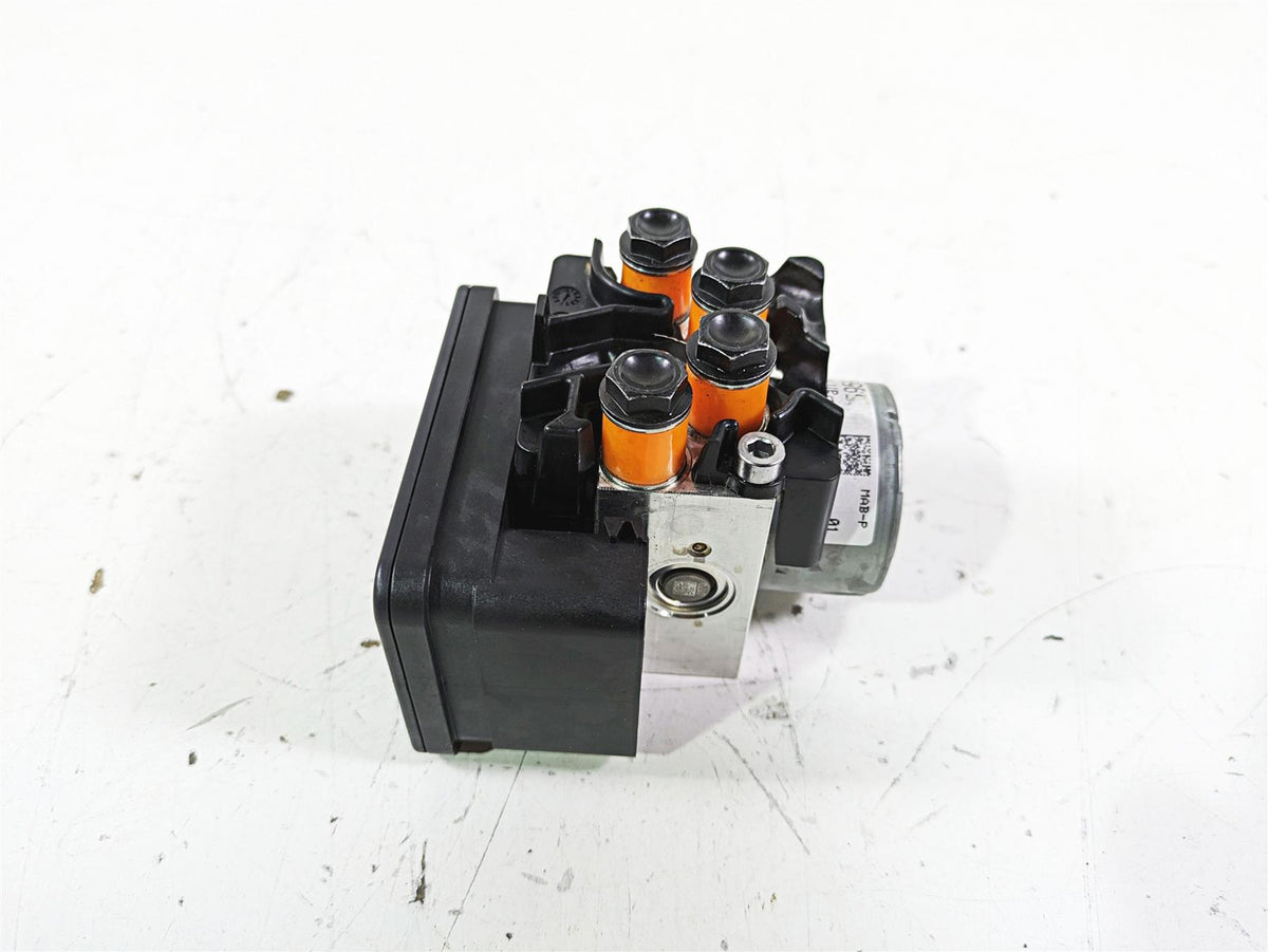 2023 Triumph Street Triple 765 RS Abs Brake Pump Module T2025961 T2025959 {{ shop.shopifyCountryName }} - Mototech271