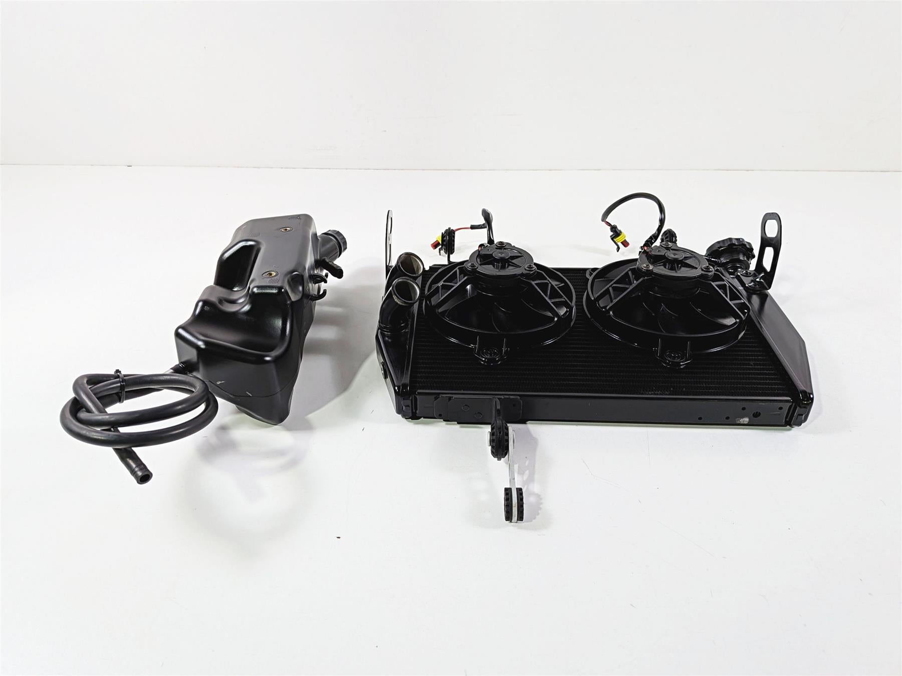 2016 Ducati Hypermotard 939 SP Radiator Fans Reservoir Hoses Set 54840981D-Mototech271