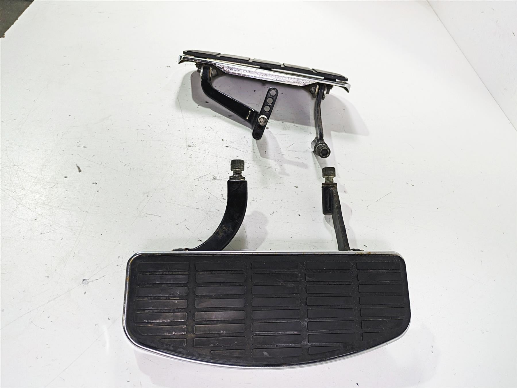 2003 Harley Touring FLHTCUI 100TH E-Glide Floorboards + Brake Lever Set 50622-83 {{ shop.shopifyCountryName }} - Mototech271