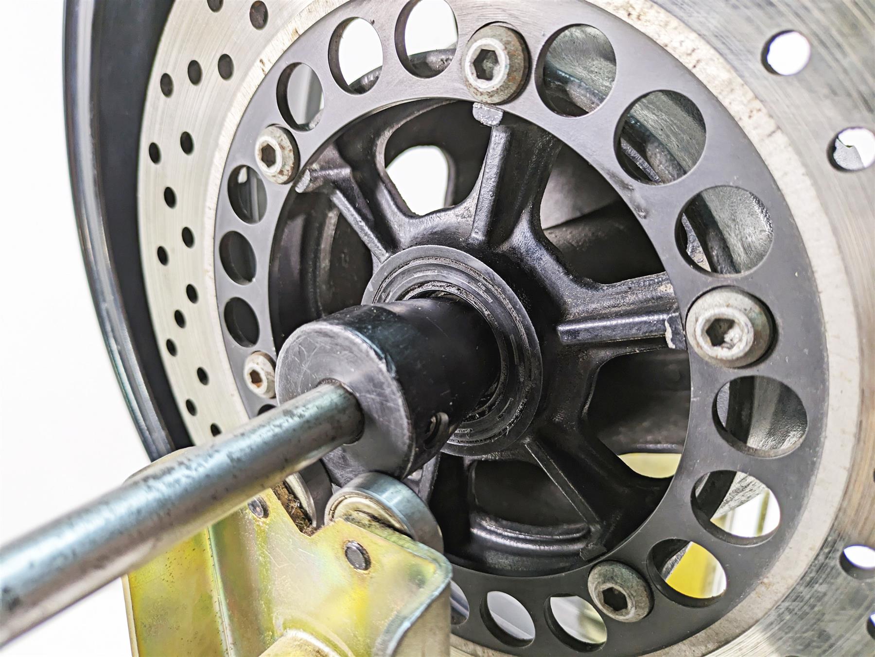 2002 Yamaha FZ1 FZS1000 Fazer Straight 17x5.5 Rear Wheel Rim 5LV-25338-00-33 {{ shop.shopifyCountryName }} - Mototech271