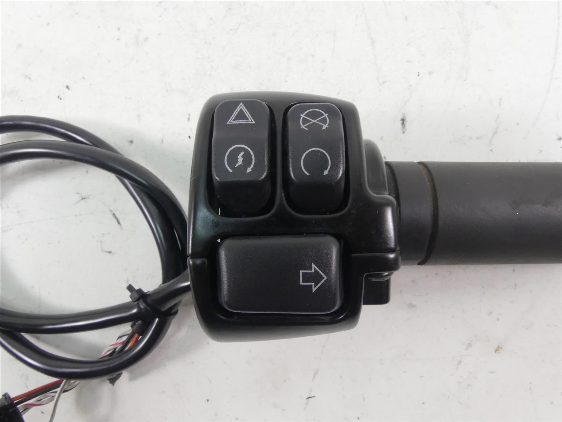 2018 Harley Softail FXBB Street Bob Right Hand Control Switch 71500462 {{ shop.shopifyCountryName }} - Mototech271