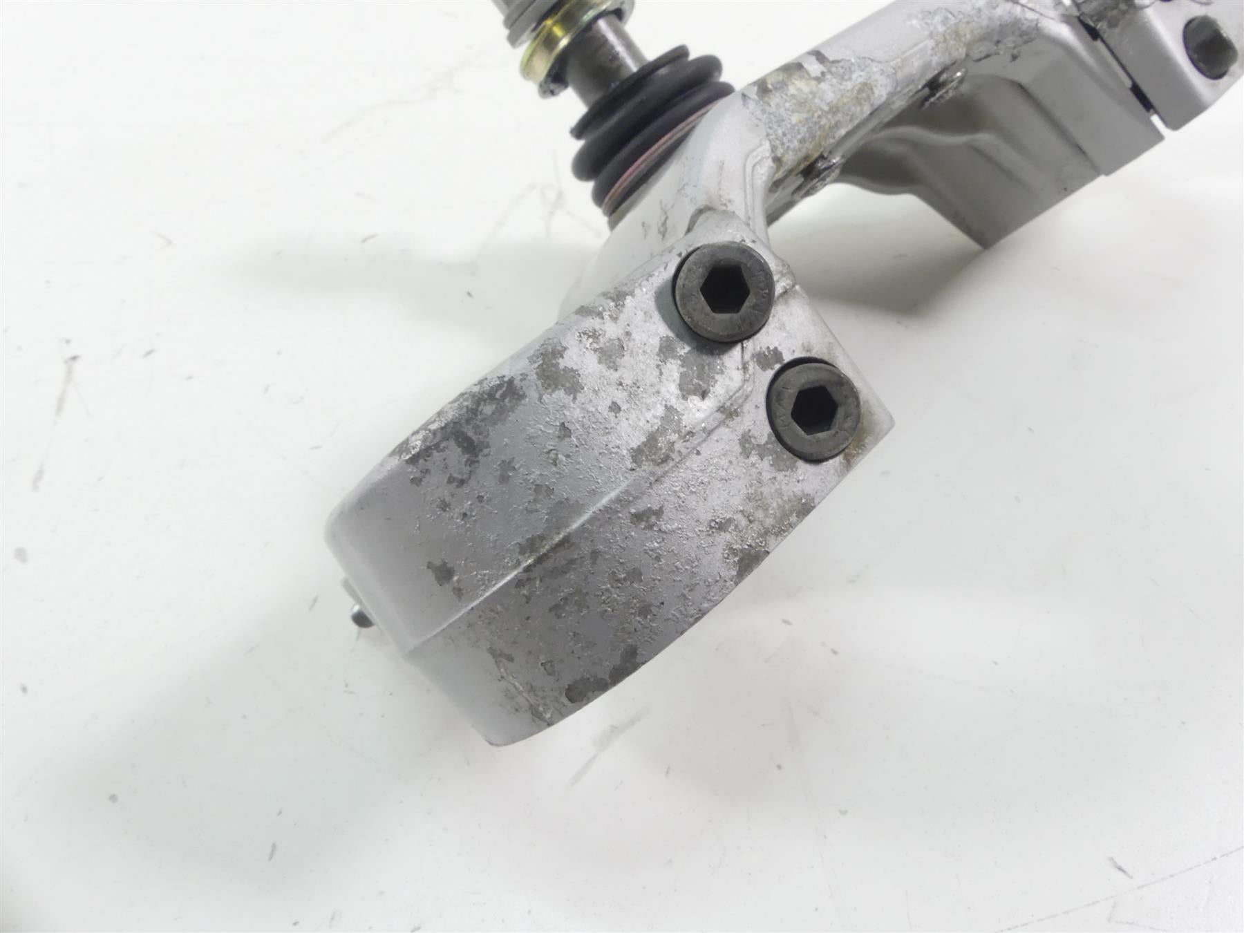 2001 BMW R1150 GS R21 Lower Triple Tree Steering Clamp 31422338223 {{ shop.shopifyCountryName }} - Mototech271