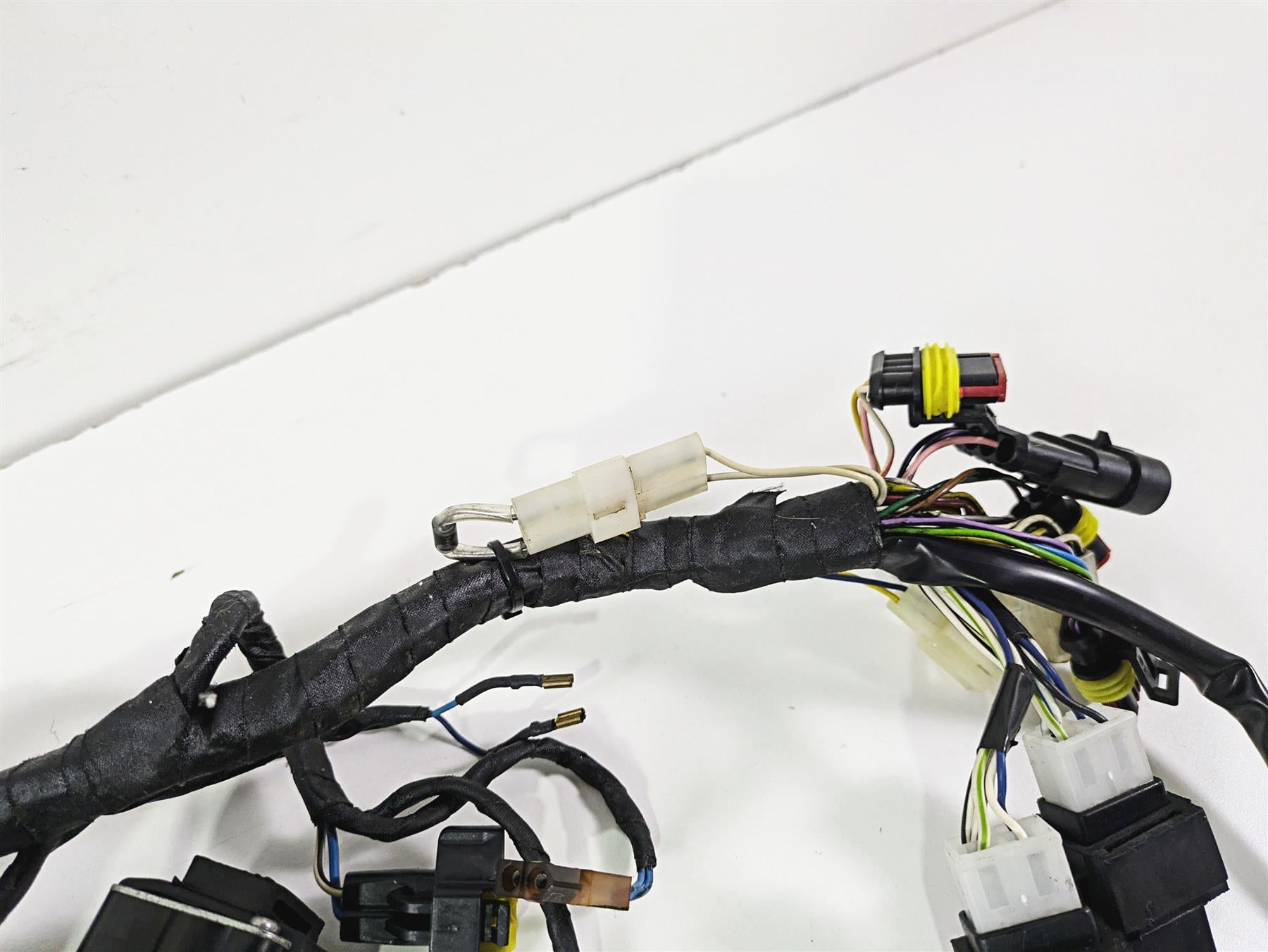2008 Aprilia RSVR 1000 Factory Main Wiring Harness Loom - No Cuts AP8127681 {{ shop.shopifyCountryName }} - Mototech271
