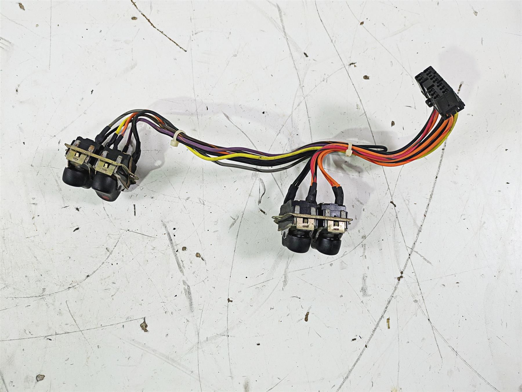 2003 Harley Touring FLHTCUI E-Glide 100th Auxiliary Switch Set 70271-98 {{ shop.shopifyCountryName }} - Mototech271