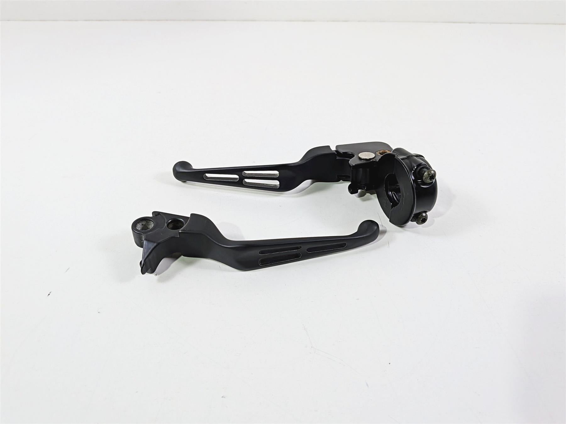 2011 Harley FXDF Dyna Fat Bob Black Clutch Perch & Slotted Lever Set 38608-96 {{ shop.shopifyCountryName }} - Mototech271