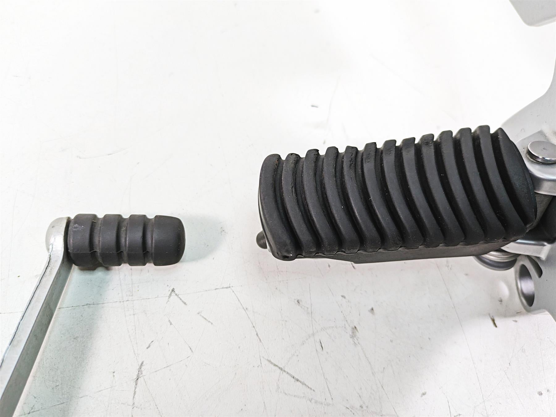 2007 BMW R1200RT K26 Left Front Rear Footpeg Set & Shifter 46717675289 {{ shop.shopifyCountryName }} - Mototech271