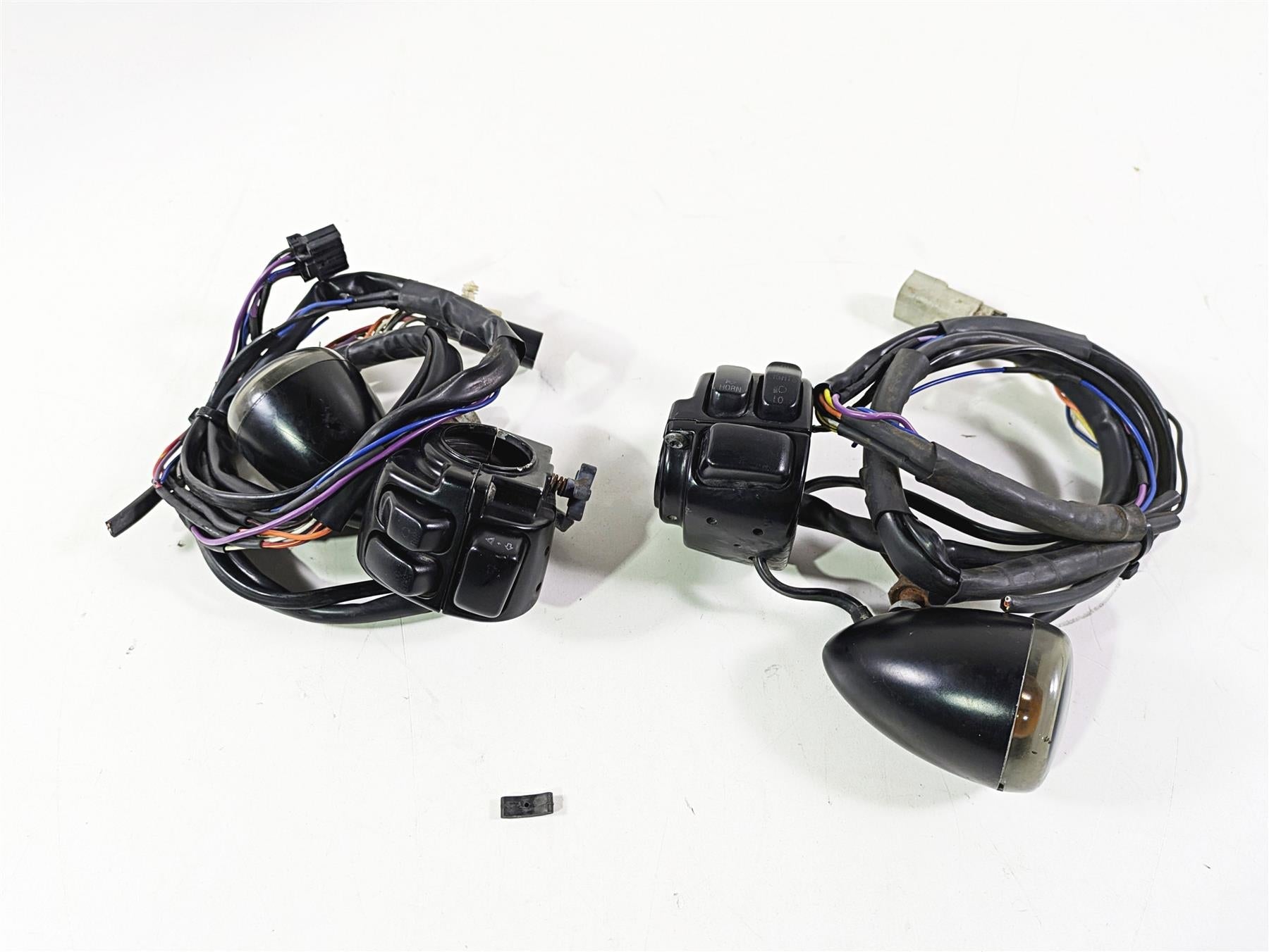 2008 Harley FLSTSB Cross Bones Left Right Control Switch Blinker Set 71682-06A | Mototech271