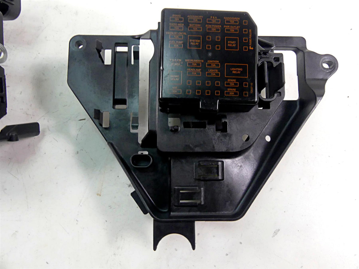 2010 Harley Touring FLHRC Road King Battery & Electrical Fuse Panel Set 66281-09 {{ shop.shopifyCountryName }} - Mototech271
