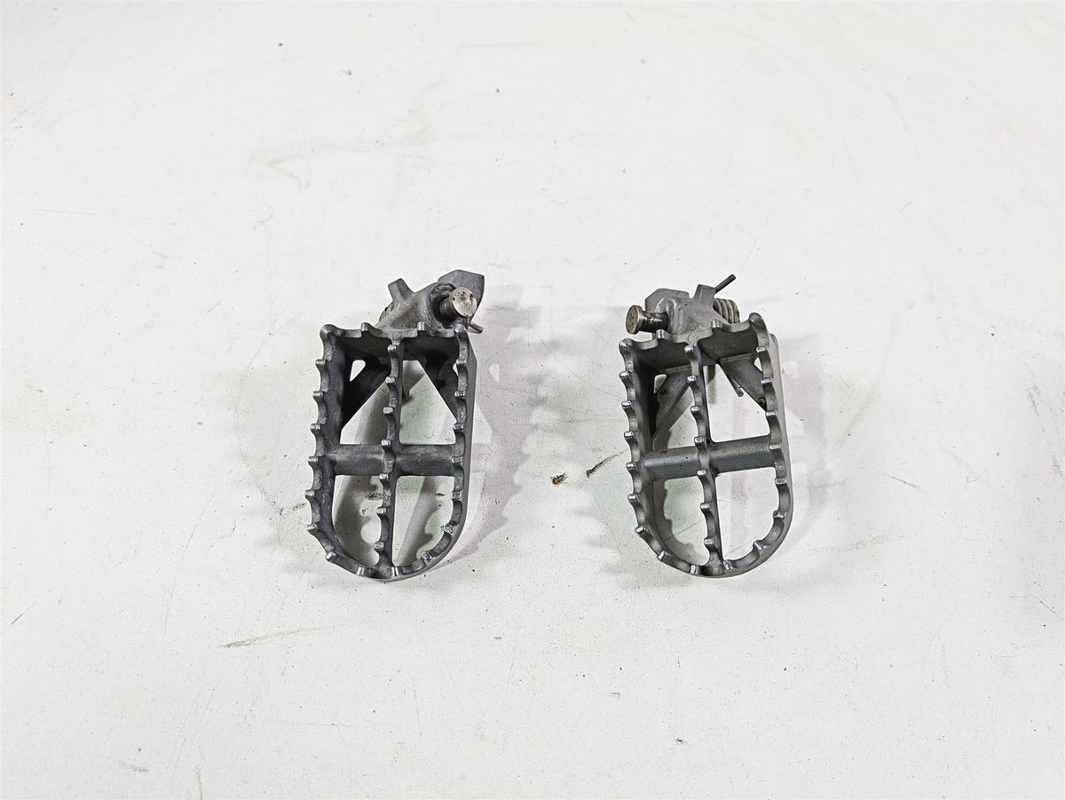 2009 BMW R1200GS K255 Adv Front Footpeg Foot Peg Set 46717694557 46717694558 {{ shop.shopifyCountryName }} - Mototech271