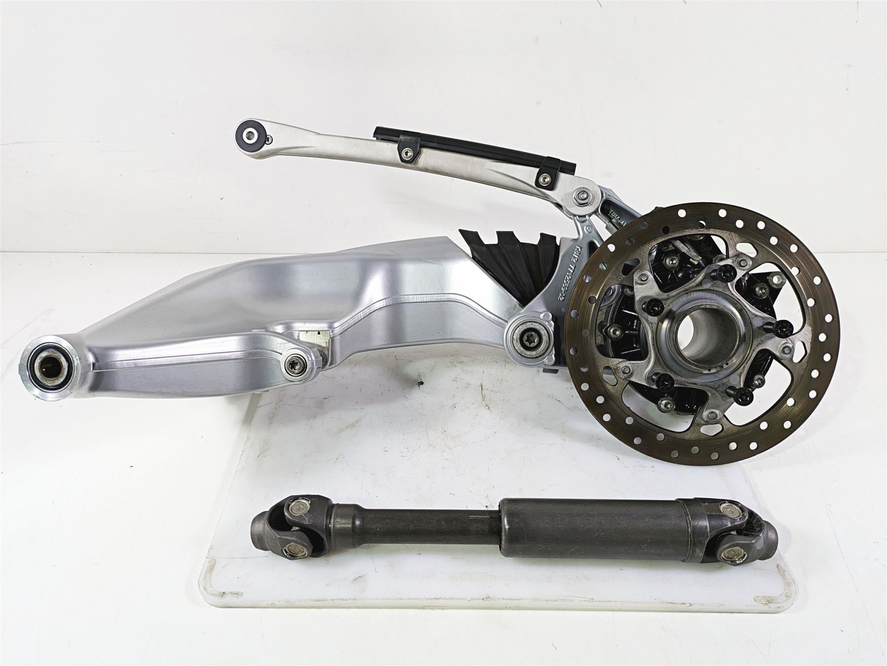 2012 BMW R1200R K27 Differential Swingarm Drive Shaft 33:12 Set 33117726891