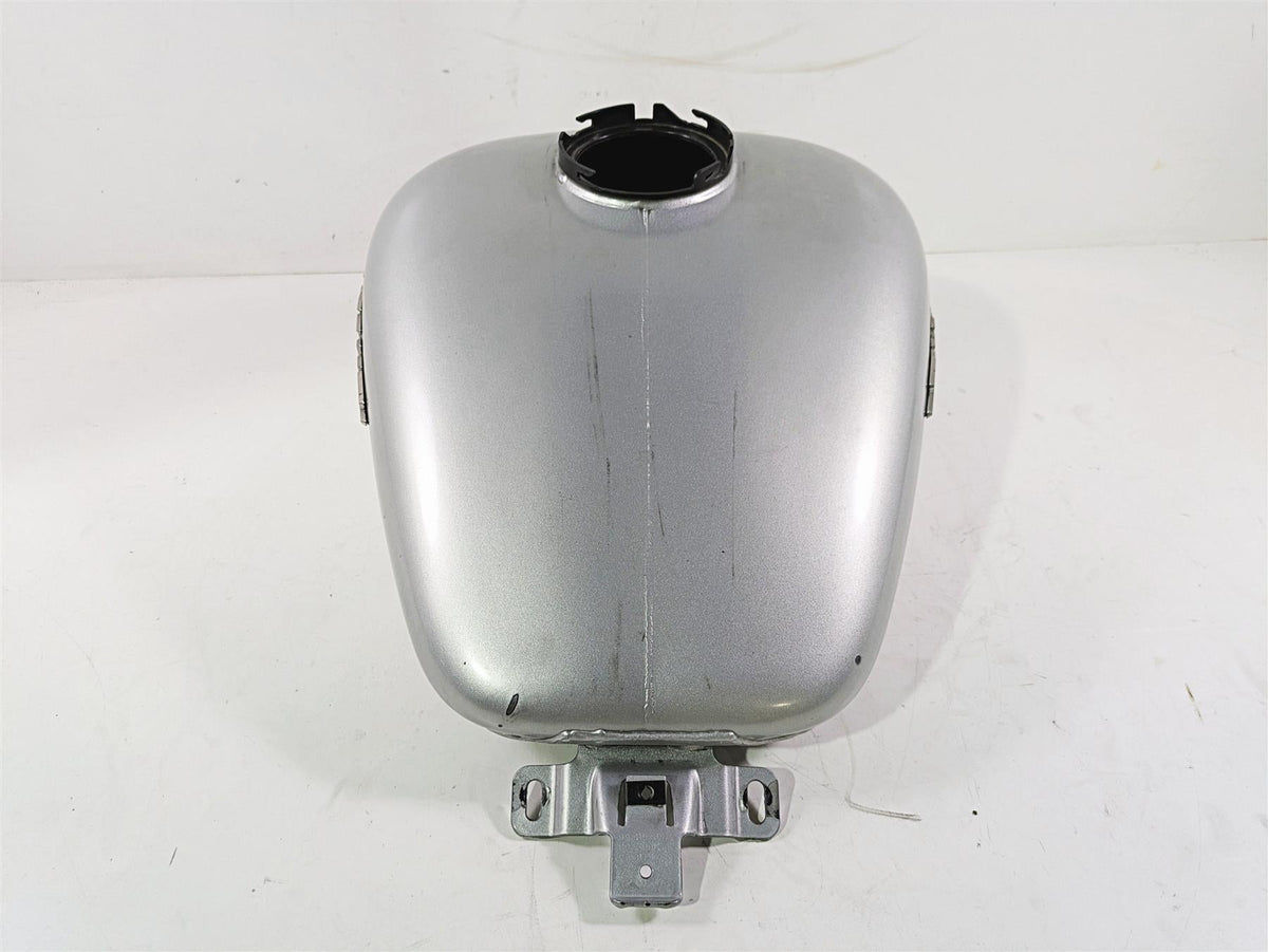 2010 Harley Touring FLHX Street Glide Silver Fuel Gas Petrol Tank 61356-08 {{ shop.shopifyCountryName }} - Mototech271