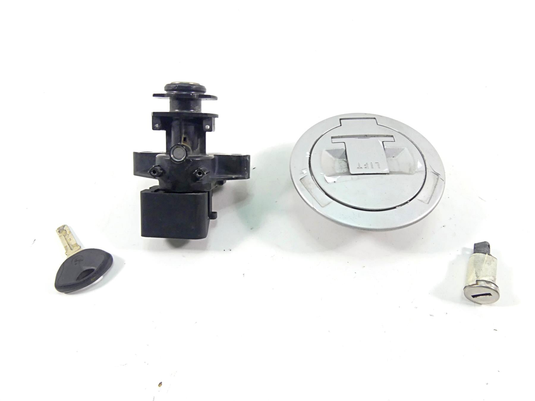 2013 BMW S1000RR K46 Ignition Switch Key Lock Gas Cap Seat Set -Read 51257700072 {{ shop.shopifyCountryName }} - Mototech271
