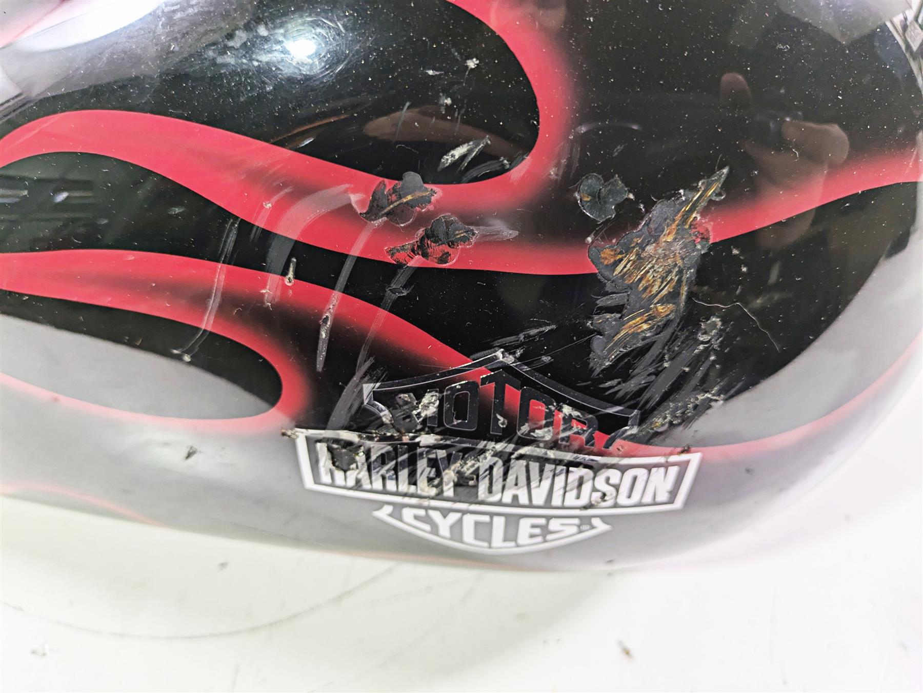 2007 Harley FXDWG Dyna Wide Glide Fuel Gas Petrol Tank - Dented 61586-04B {{ shop.shopifyCountryName }} - Mototech271
