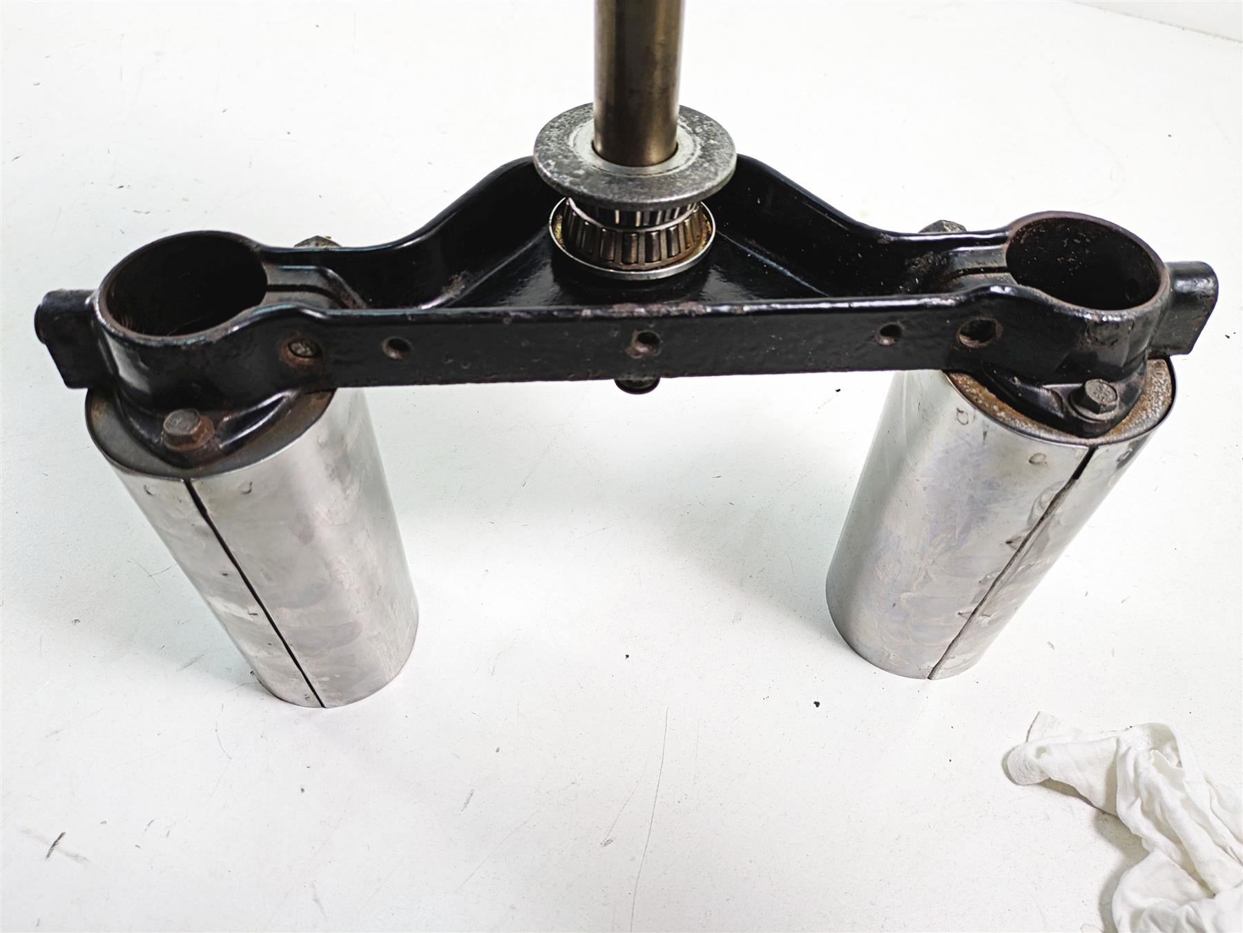 2005 Harley Touring FLHTCUI Electra Glide Upper Lower Triple Tree Set 45446-87A {{ shop.shopifyCountryName }} - Mototech271