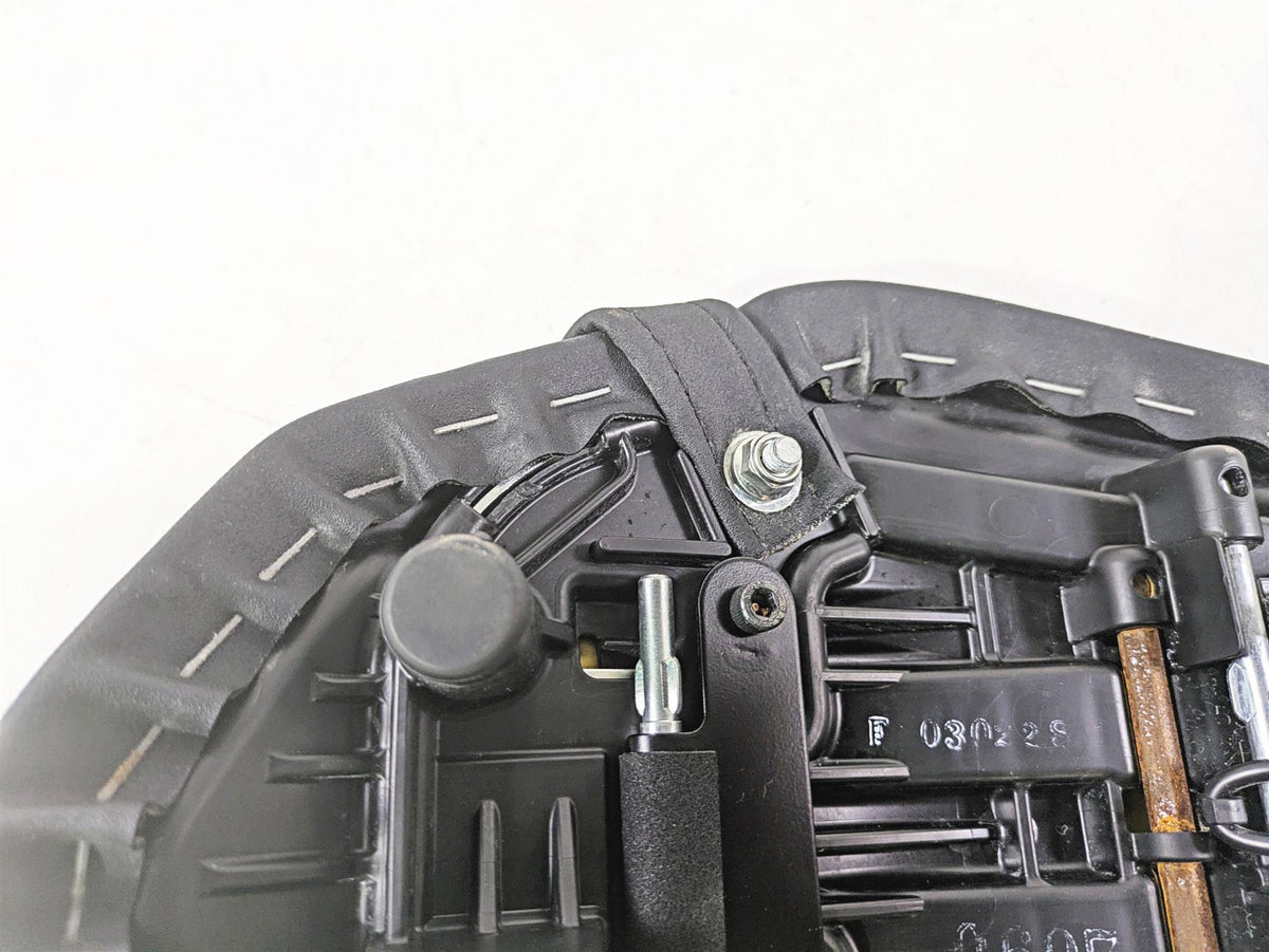2020 Kawasaki ZX6R ZX636 Ninja Rear Passenger Seat Saddle 53066-0607-12Y {{ shop.shopifyCountryName }} - Mototech271