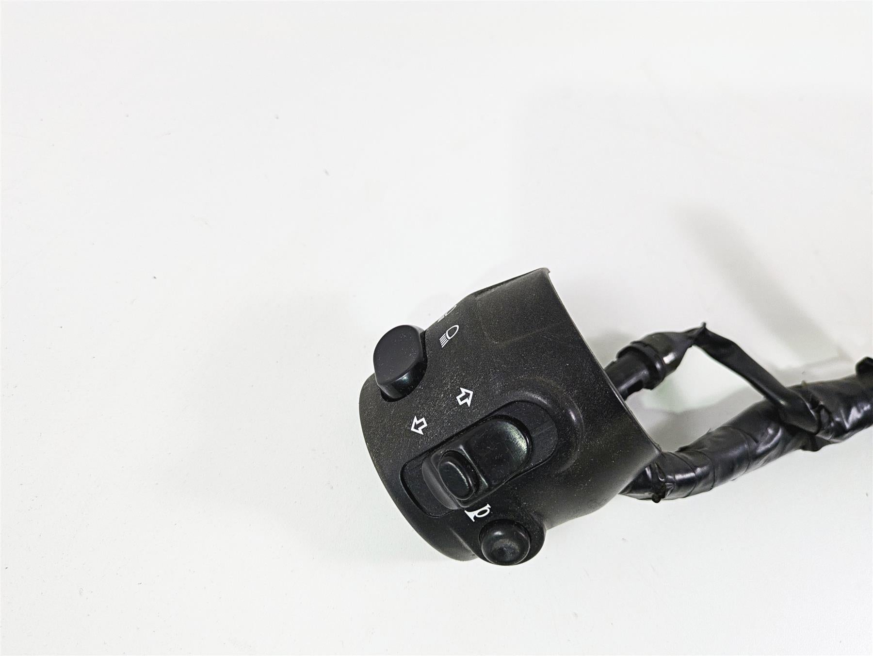 2006 Triumph Rocket 3 Left Hand Control Switch Light Horn READ T2046759 {{ shop.shopifyCountryName }} - Mototech271