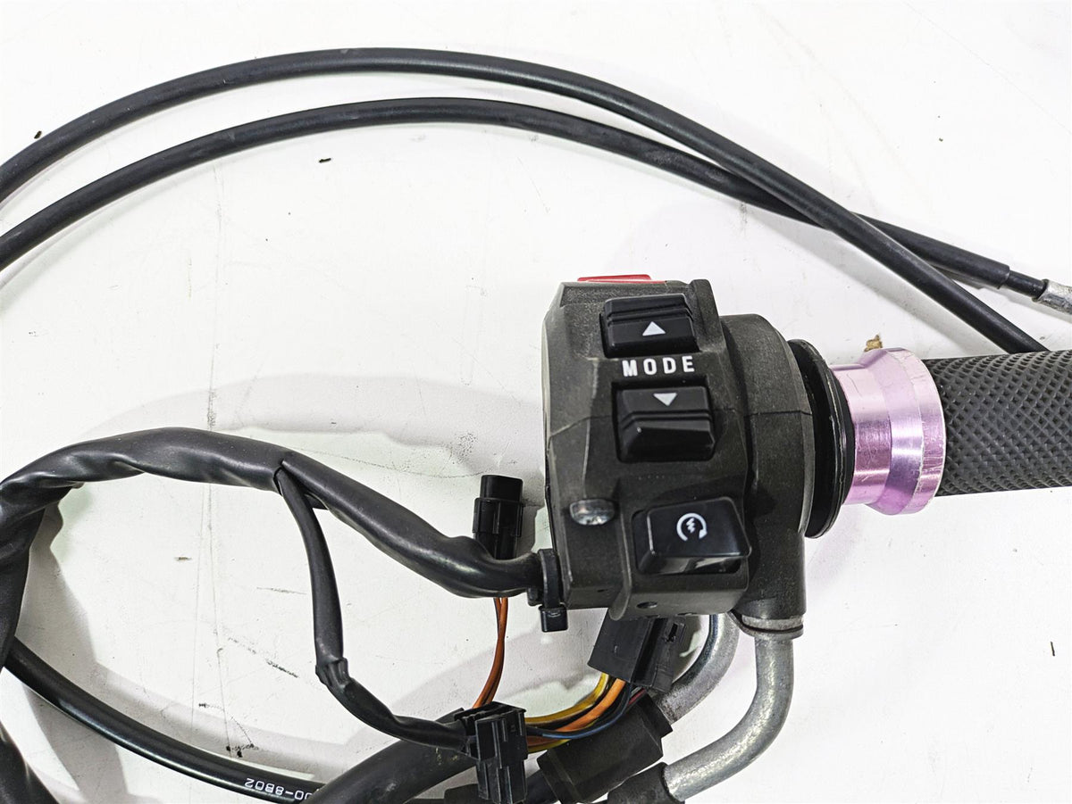 2008 Suzuki GSXR600 Right Hand Start Kill Throttle Control Switch 37200-21H01 {{ shop.shopifyCountryName }} - Mototech271