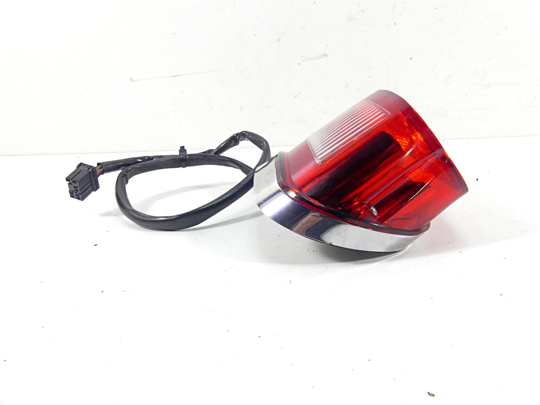 2004 Harley Touring FLHTCUI Electra Glide Taillight Tail Light & Wiring 68140-04 {{ shop.shopifyCountryName }} - Mototech271