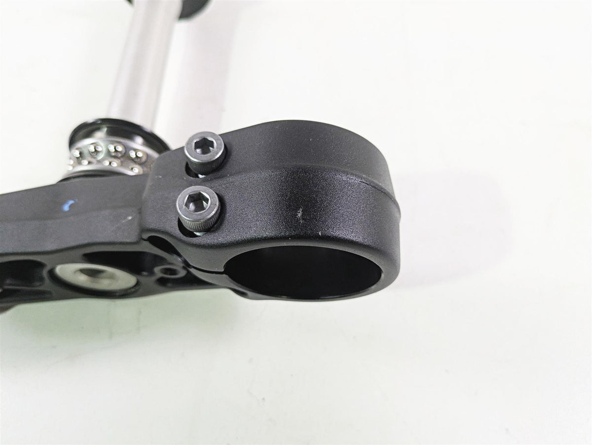 2024 Triumph Street Triple 765 R Lower Triple Tree Steering Clamp T2048903 {{ shop.shopifyCountryName }} - Mototech271