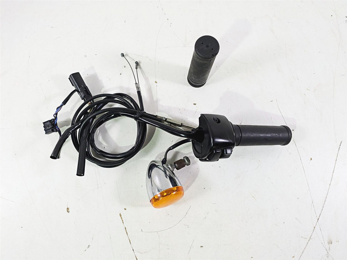 2009 Harley FXCWC Softail Rocker Right Hand Control Switch + Blinker 71684-06A {{ shop.shopifyCountryName }} - Mototech271