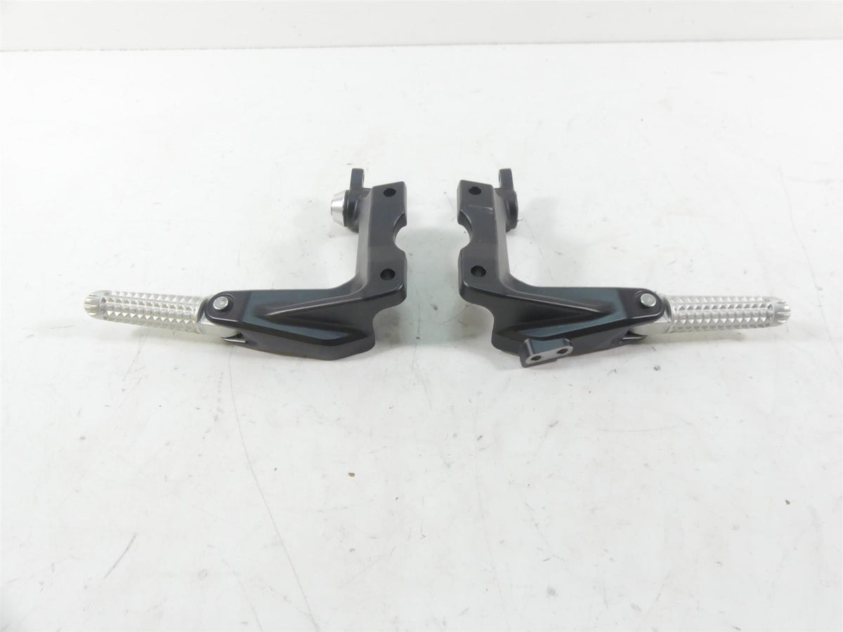 2013 Yamaha VMX17 V-Max 1700 Rear Passenger Footpeg Set - Read 2S3-27430-00-00 {{ shop.shopifyCountryName }} - Mototech271