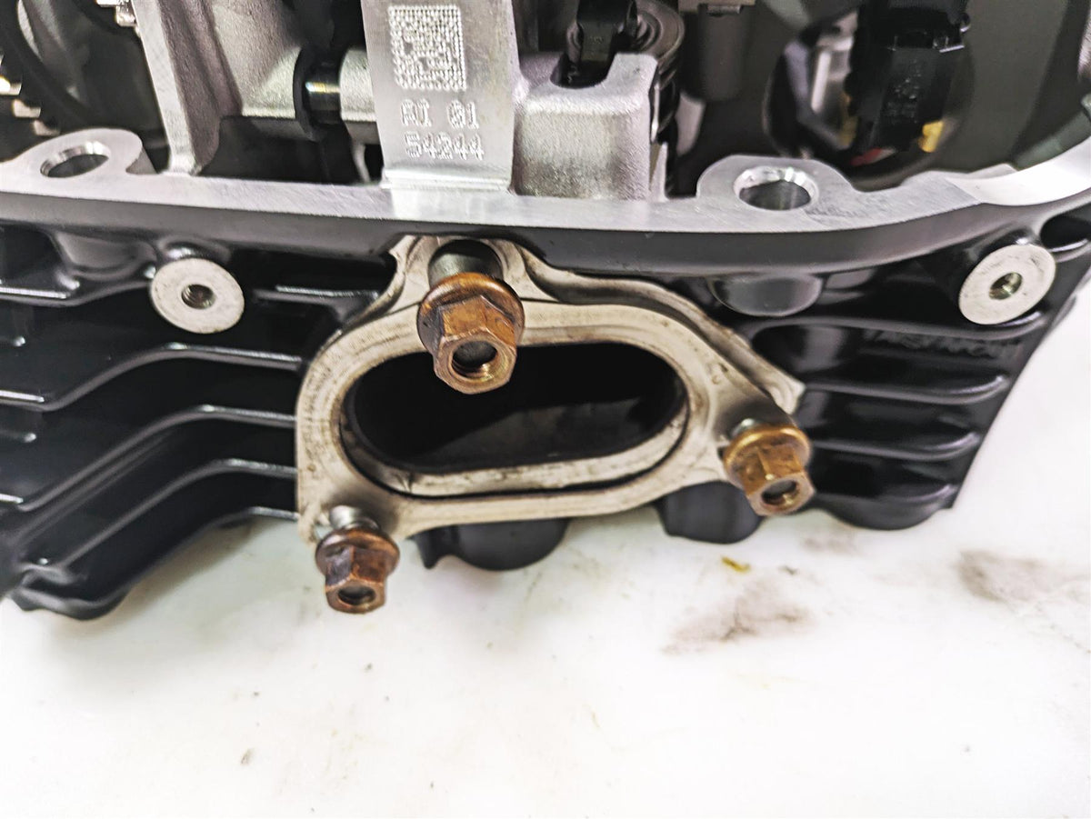 2022 BMW R1250 RT K052 Right Cylinder Head Cylinderhead -Read 11128504124 {{ shop.shopifyCountryName }} - Mototech271