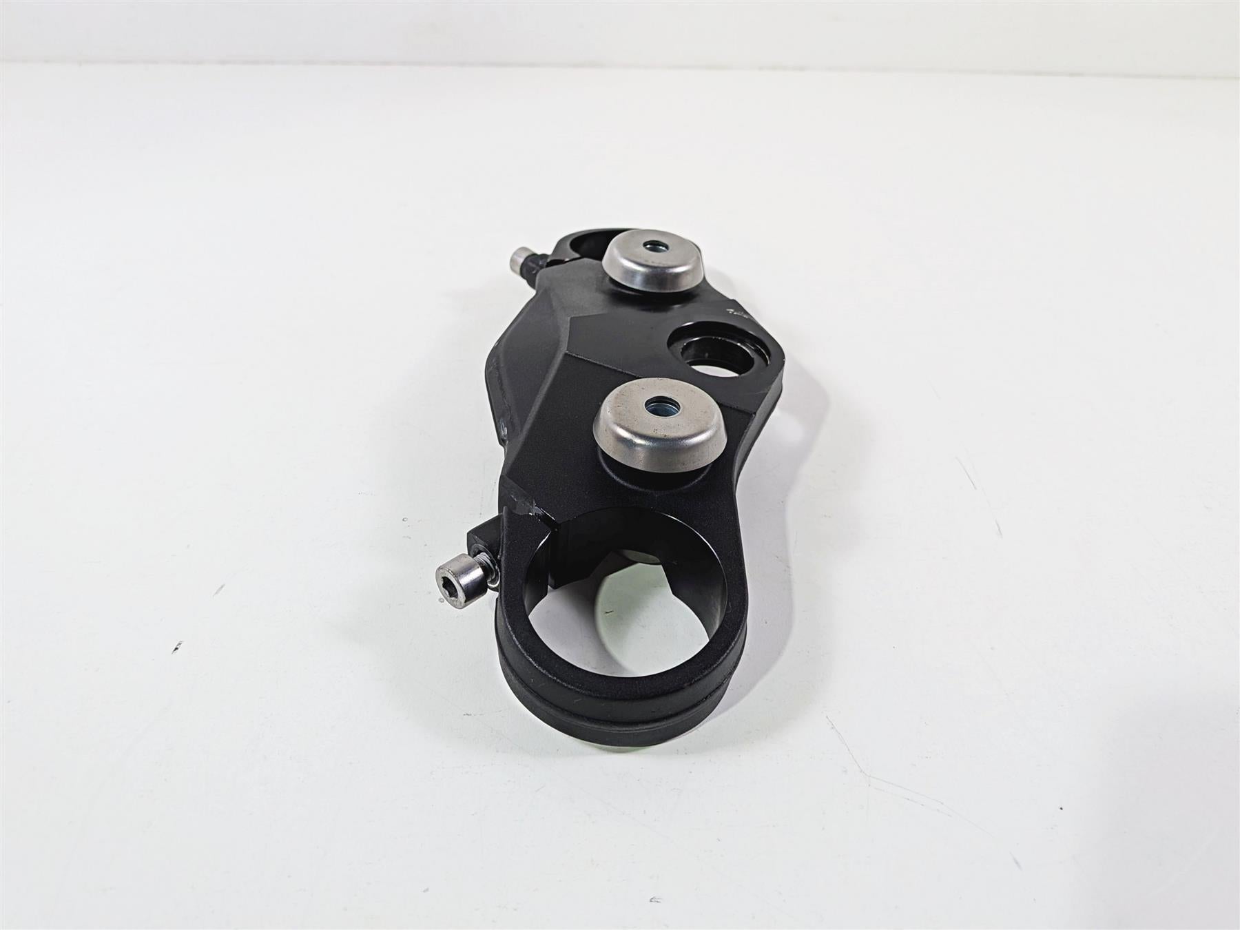 2019 Triumph Speed Triple RS 1050 Upper Triple Tree Steering Clamp T2042324 {{ shop.shopifyCountryName }} - Mototech271
