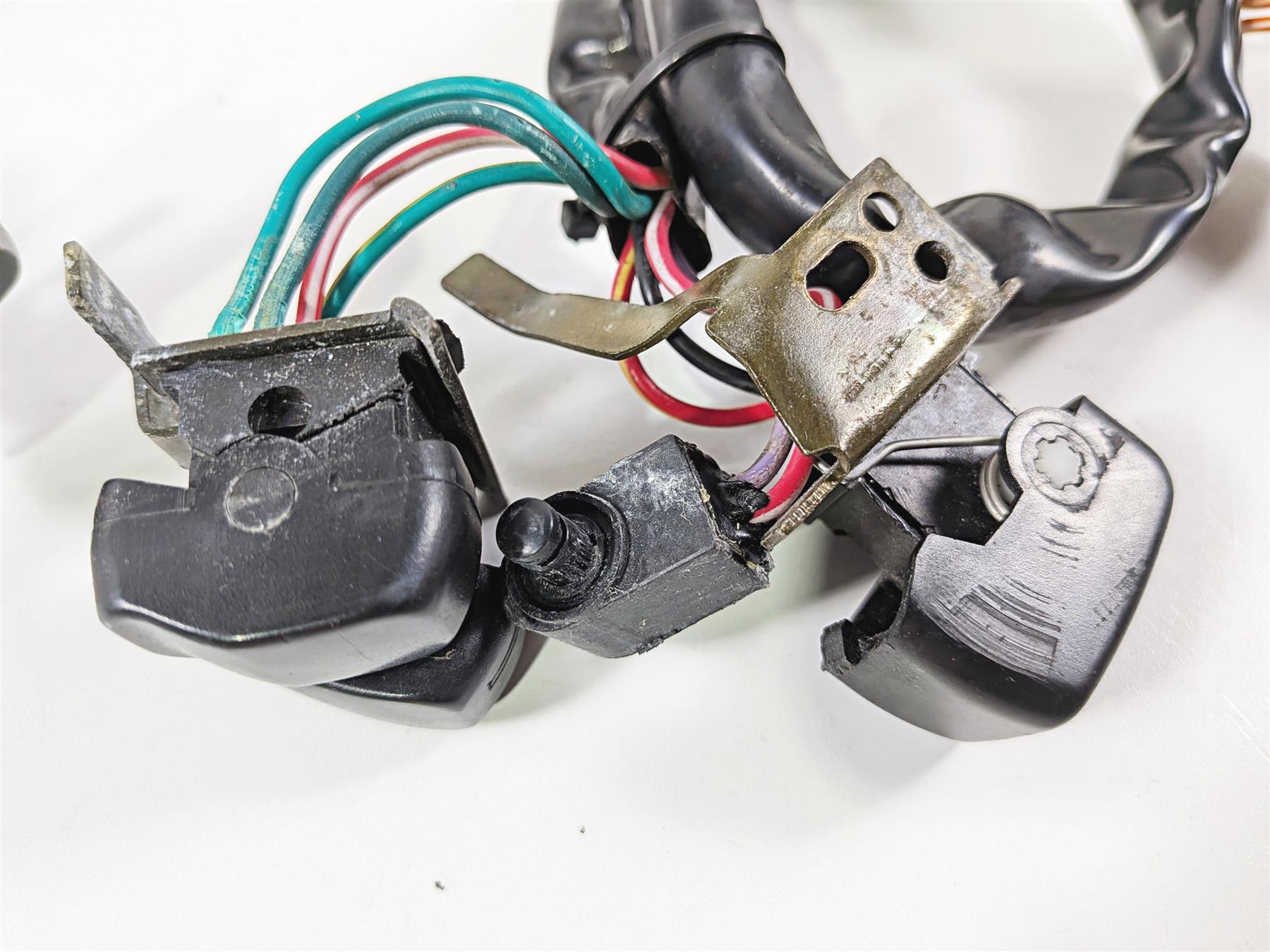 2003 Harley Sportster XL1200 Left Right Hand Control Switch Set 71682-06A {{ shop.shopifyCountryName }} - Mototech271