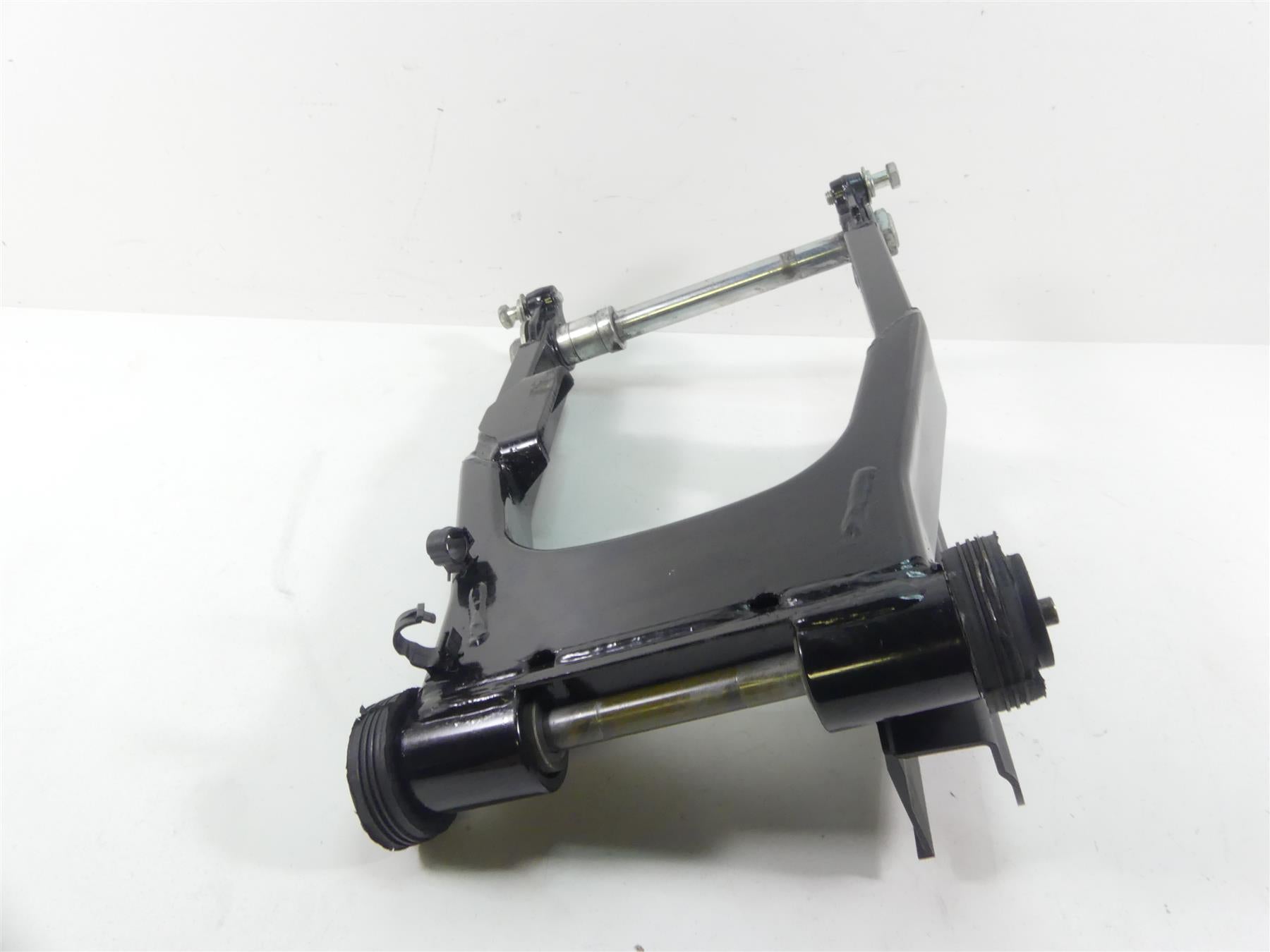 2004 Harley FLHTC SE CVO Electra Glide Rear Swing Arm Swingarm + Axle 45470-02 {{ shop.shopifyCountryName }} - Mototech271