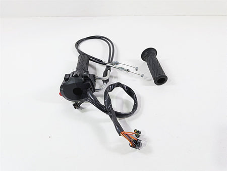 2024 Suzuki GSXR 600 Right Hand Control Switch & Throttle Grip 37200-47H30 {{ shop.shopifyCountryName }} - Mototech271
