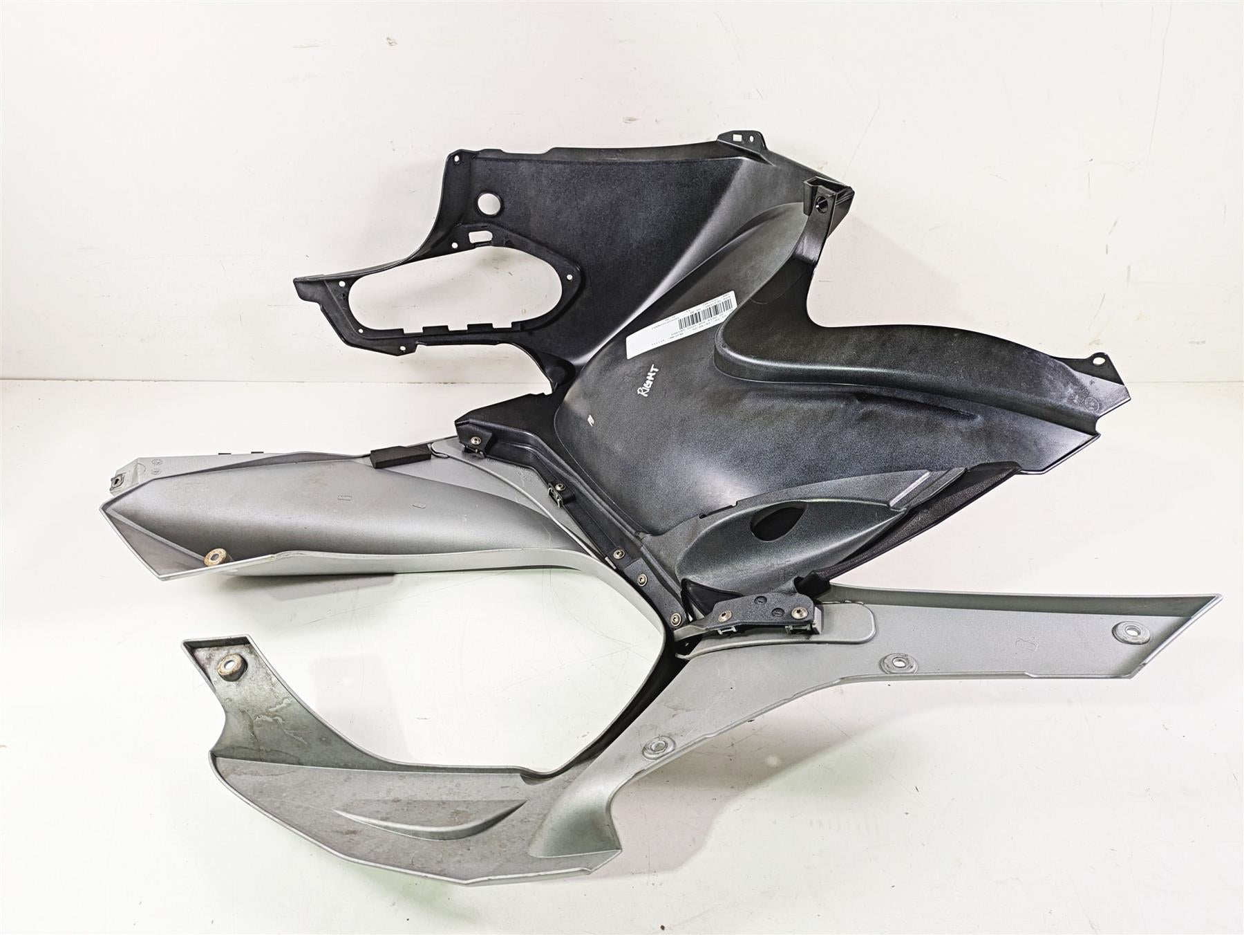2009 BMW R1200RT K26 Right Main Side Fairing Cover Cowl 46637681054 {{ shop.shopifyCountryName }} - Mototech271