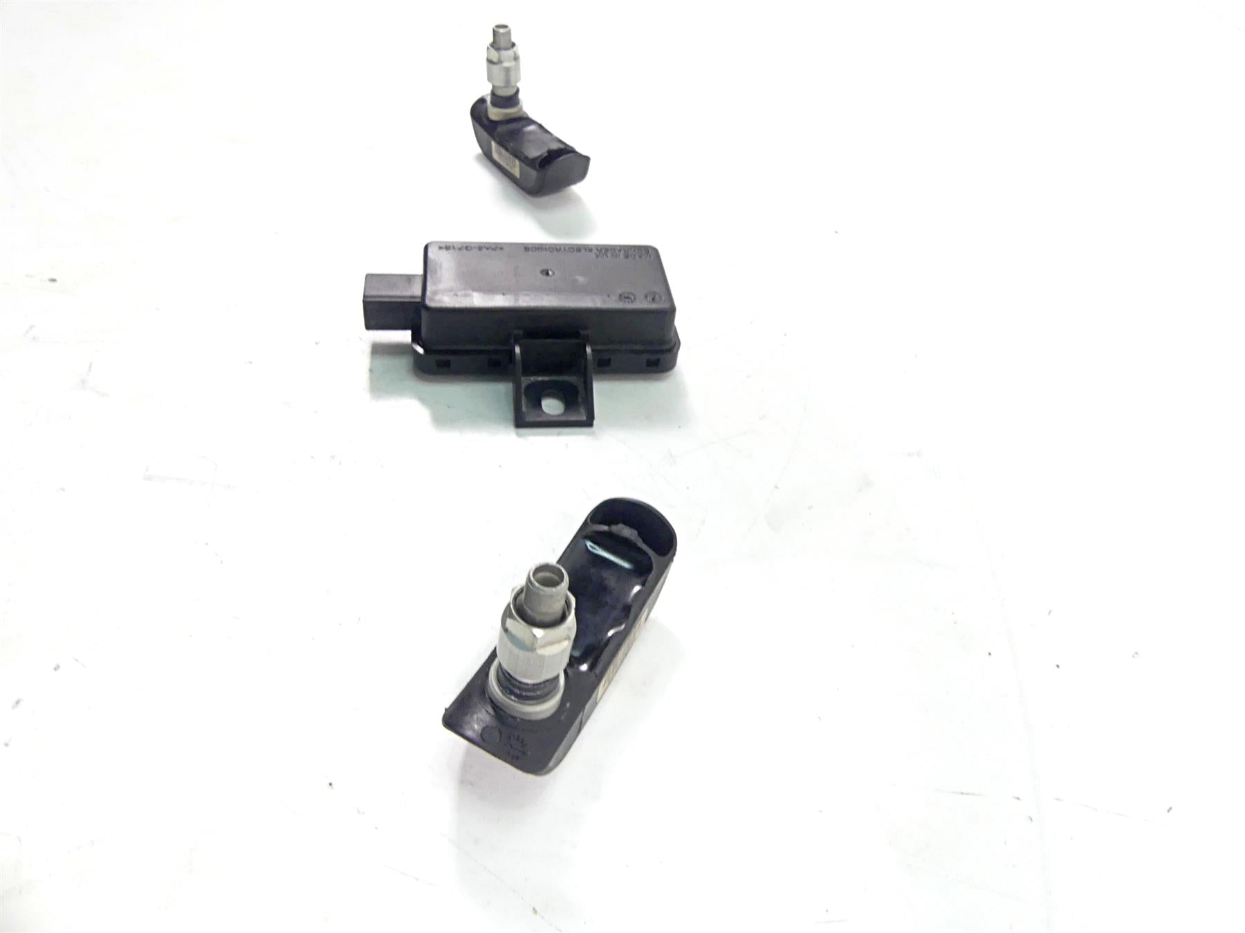 2014 BMW R1200GS K50 Rdc Module & Both Tire Sensor Set 65758546222 {{ shop.shopifyCountryName }} - Mototech271